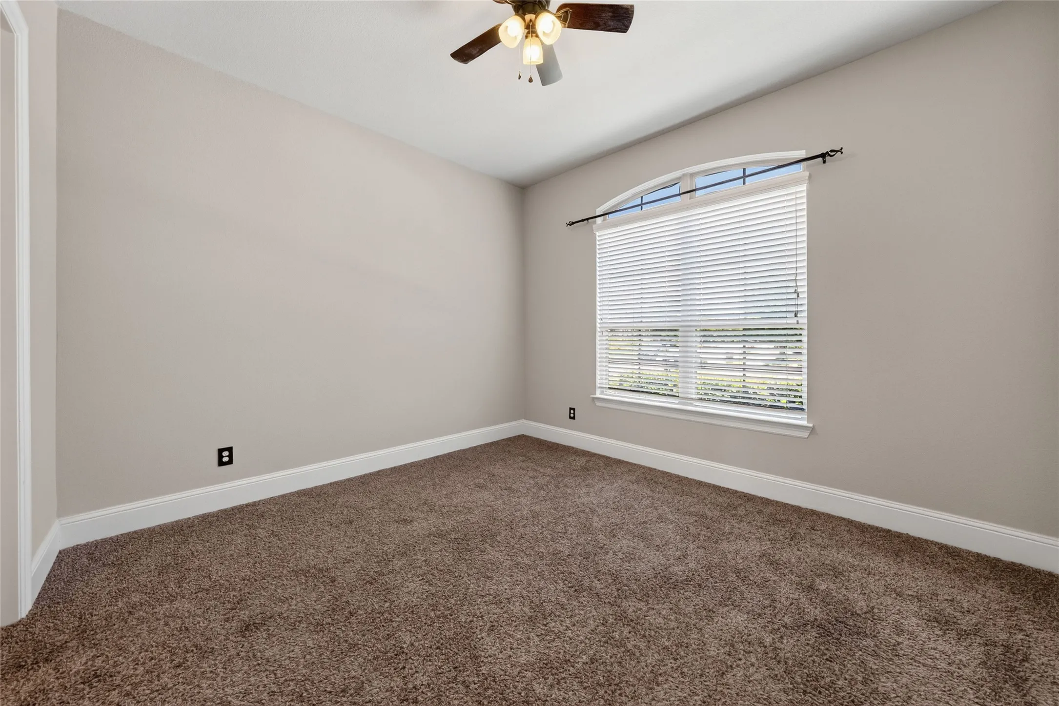 Single Family Residence For Sale in Collin County , 7117 Myrtleridge Drive, Plano, Texas 75074, 3 Bedroom, 4 Bathroom, 2 Garage spaces, 2,328 Sqft, built in 2015, Price $530,000, mls#21341045, Real Estate Agent in Plano, Homes For Sale in Collin county, Homes For Sale in Plano, Realtor in Plano Texas, Real Estate Brokerage Independent Realty Texas, Luminita Cordes Realtor