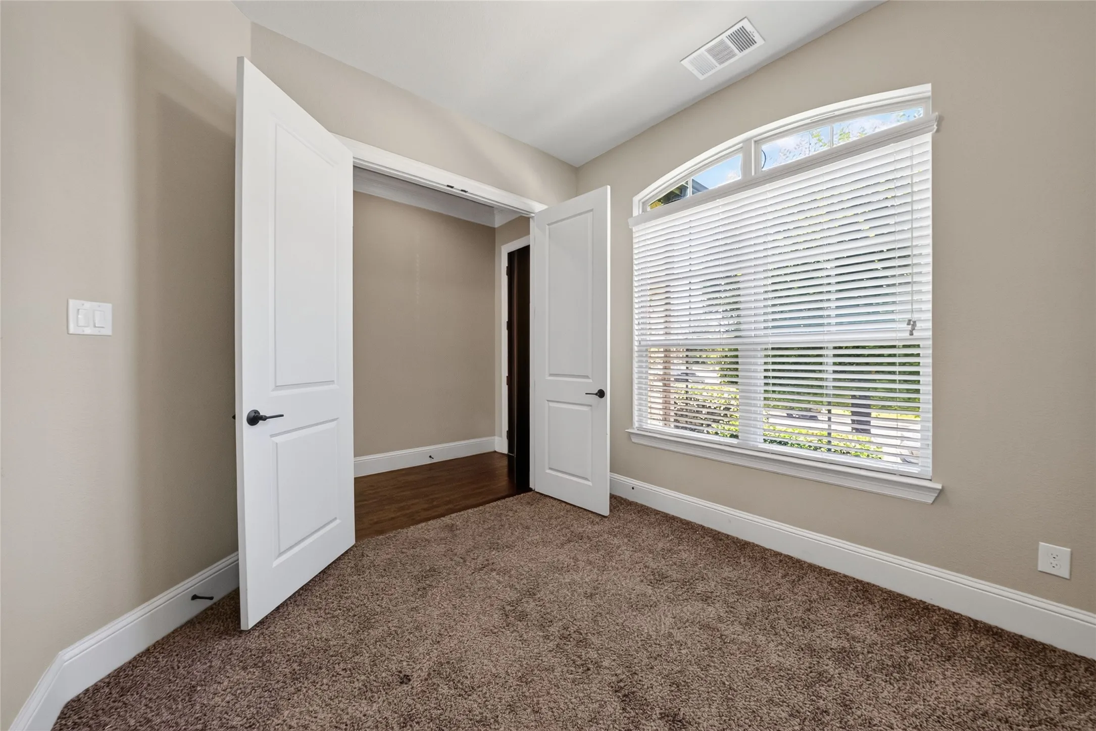 Single Family Residence For Sale in Collin County , 7117 Myrtleridge Drive, Plano, Texas 75074, 3 Bedroom, 4 Bathroom, 2 Garage spaces, 2,328 Sqft, built in 2015, Price $530,000, mls#21341045, Real Estate Agent in Plano, Homes For Sale in Collin county, Homes For Sale in Plano, Realtor in Plano Texas, Real Estate Brokerage Independent Realty Texas, Luminita Cordes Realtor