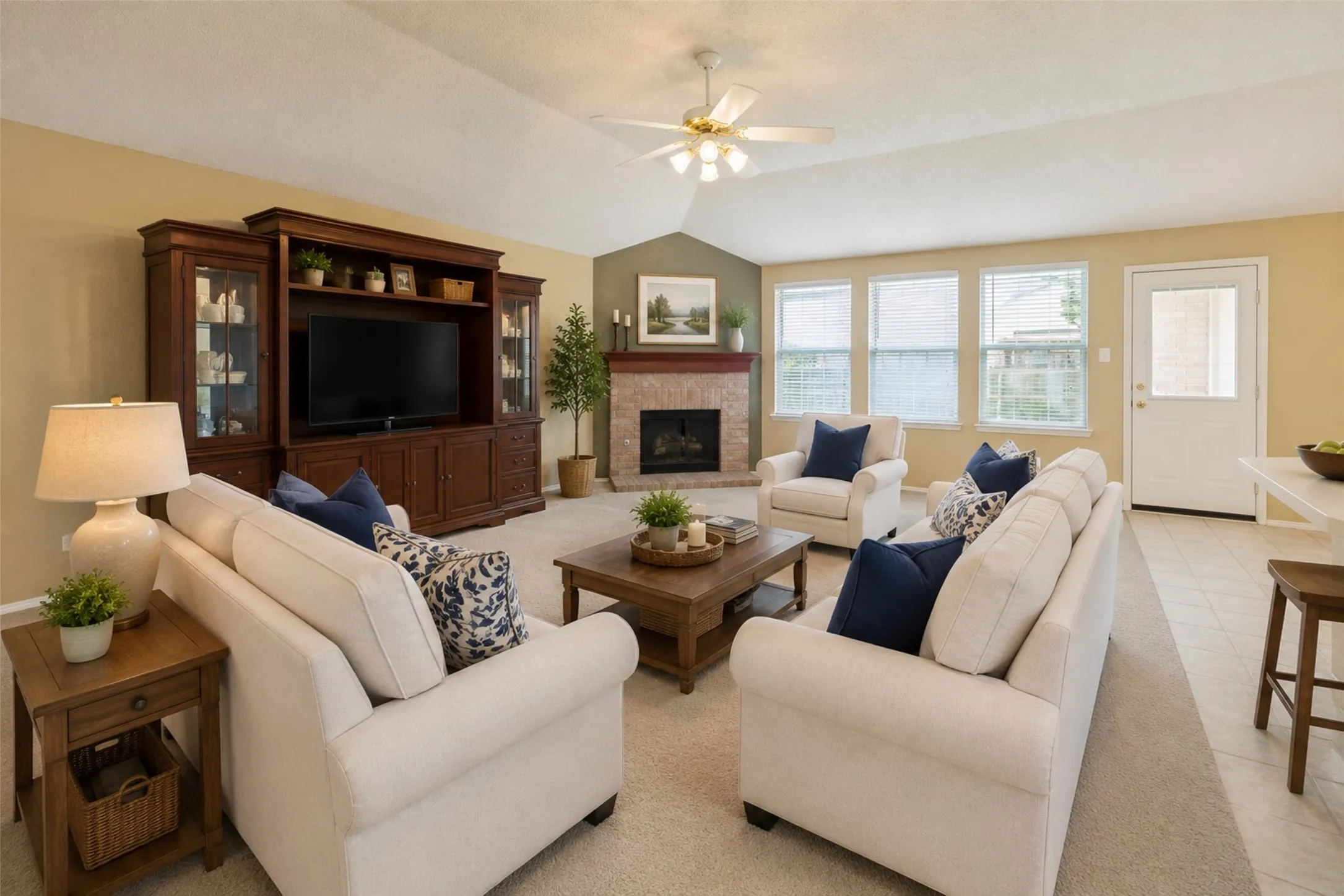 Single Family Residence For Sale in Kaufman County , 113 Stampede Trail, Forney, Texas 75126, 3 Bedroom, 2 Bathroom, 2 Garage spaces, 1,726 Sqft, built in 2003, mls#21347263, Real Estate Agent in Forney, Homes For Sale in Kaufman county, Homes For Sale in Forney, Realtor in Forney Texas, Real Estate Brokerage Independent Realty Texas, Luminita Cordes Realtor