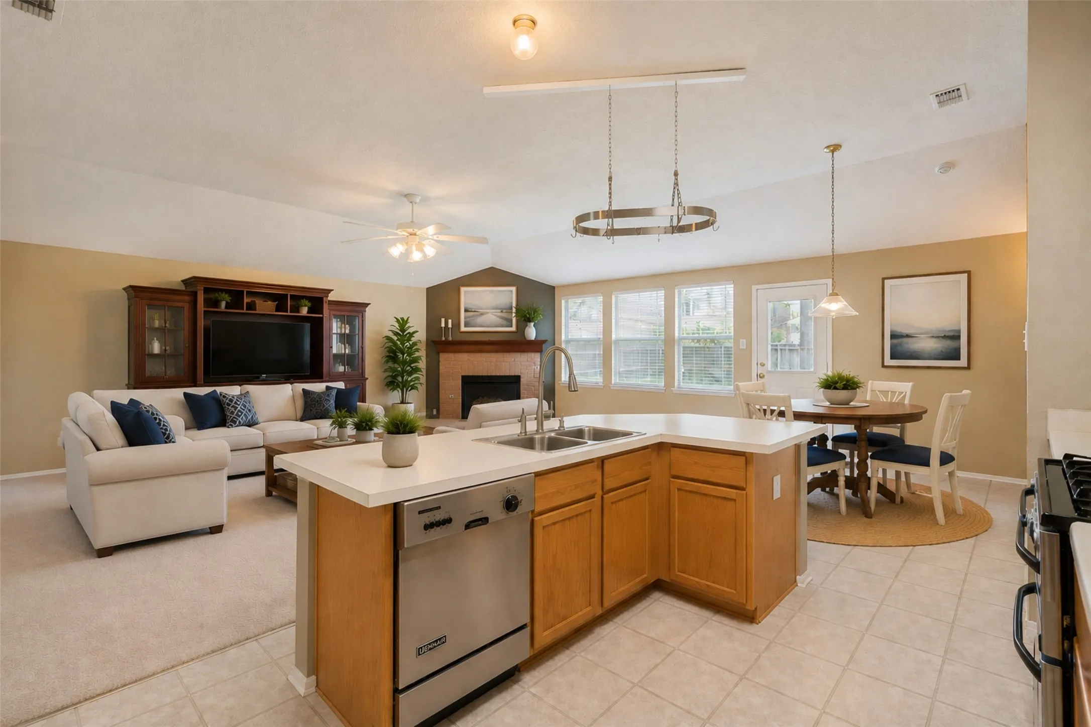 Single Family Residence For Sale in Kaufman County , 113 Stampede Trail, Forney, Texas 75126, 3 Bedroom, 2 Bathroom, 2 Garage spaces, 1,726 Sqft, built in 2003, mls#21347263, Real Estate Agent in Forney, Homes For Sale in Kaufman county, Homes For Sale in Forney, Realtor in Forney Texas, Real Estate Brokerage Independent Realty Texas, Luminita Cordes Realtor