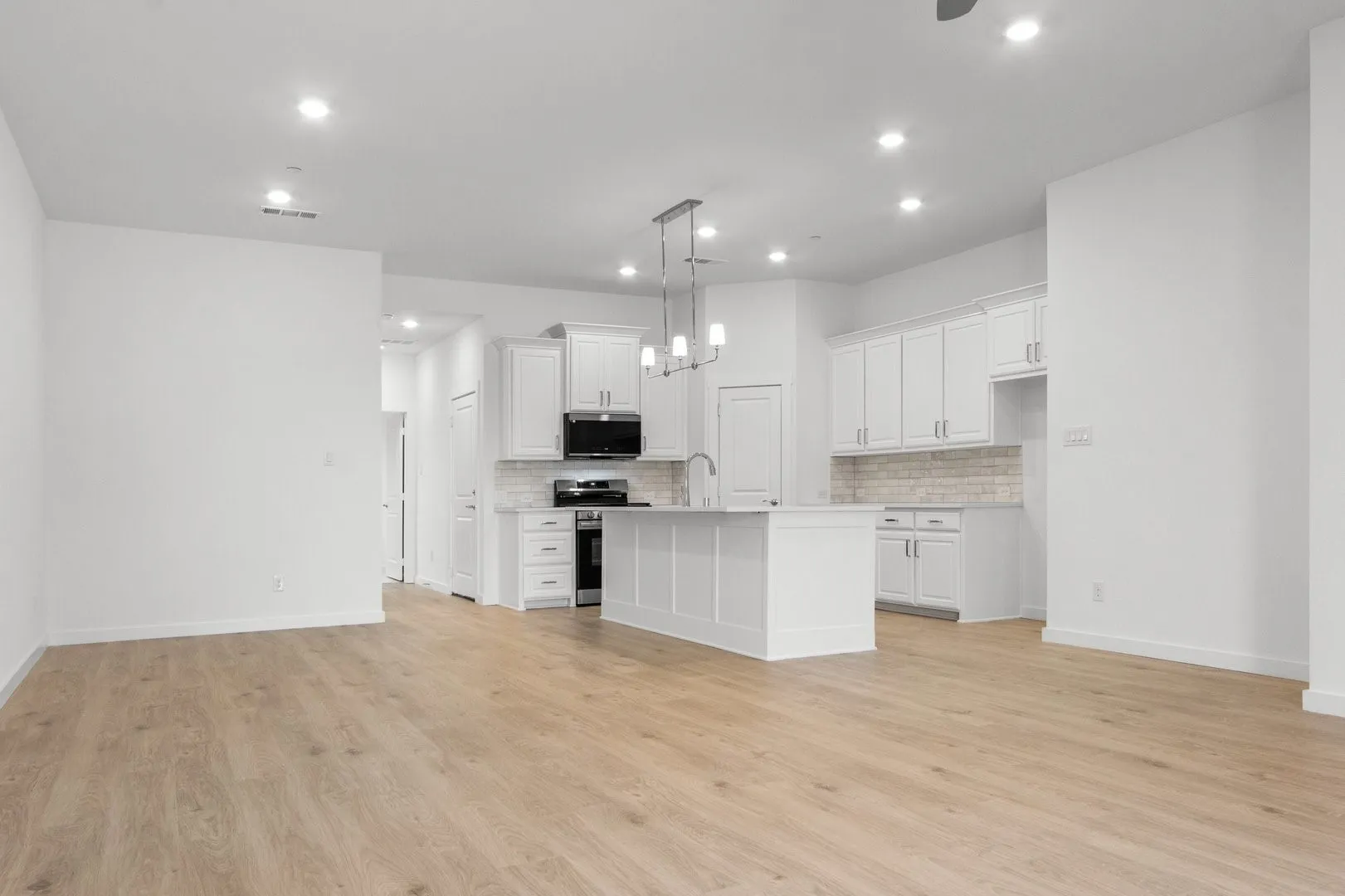 Townhouse For Sale in Collin County , 2810 Applewood Way, Wylie, Texas 75098, 2 Bedroom, 2 Bathroom, 2 Garage spaces, 1,356 Sqft, built in 2025, mls#21349260, Real Estate Agent in Wylie, Homes For Sale in Collin county, Homes For Sale in Wylie, Realtor in Wylie Texas, Real Estate Brokerage Independent Realty Texas, Luminita Cordes Realtor