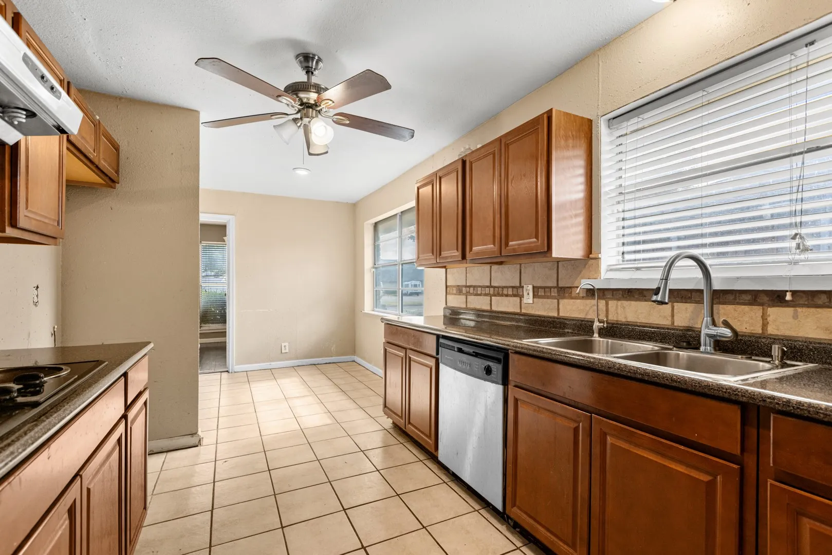 Single Family Residence For Sale in Denton County , 1241 College Parkway, Lewisville, Texas 75077, 4 Bedroom, 2 Bathroom, 2 Garage spaces, 2,197 Sqft, built in 1975, mls#21349268, Real Estate Agent in Lewisville, Homes For Sale in Denton county, Homes For Sale in Lewisville, Realtor in Lewisville Texas, Real Estate Brokerage Independent Realty Texas, Luminita Cordes Realtor