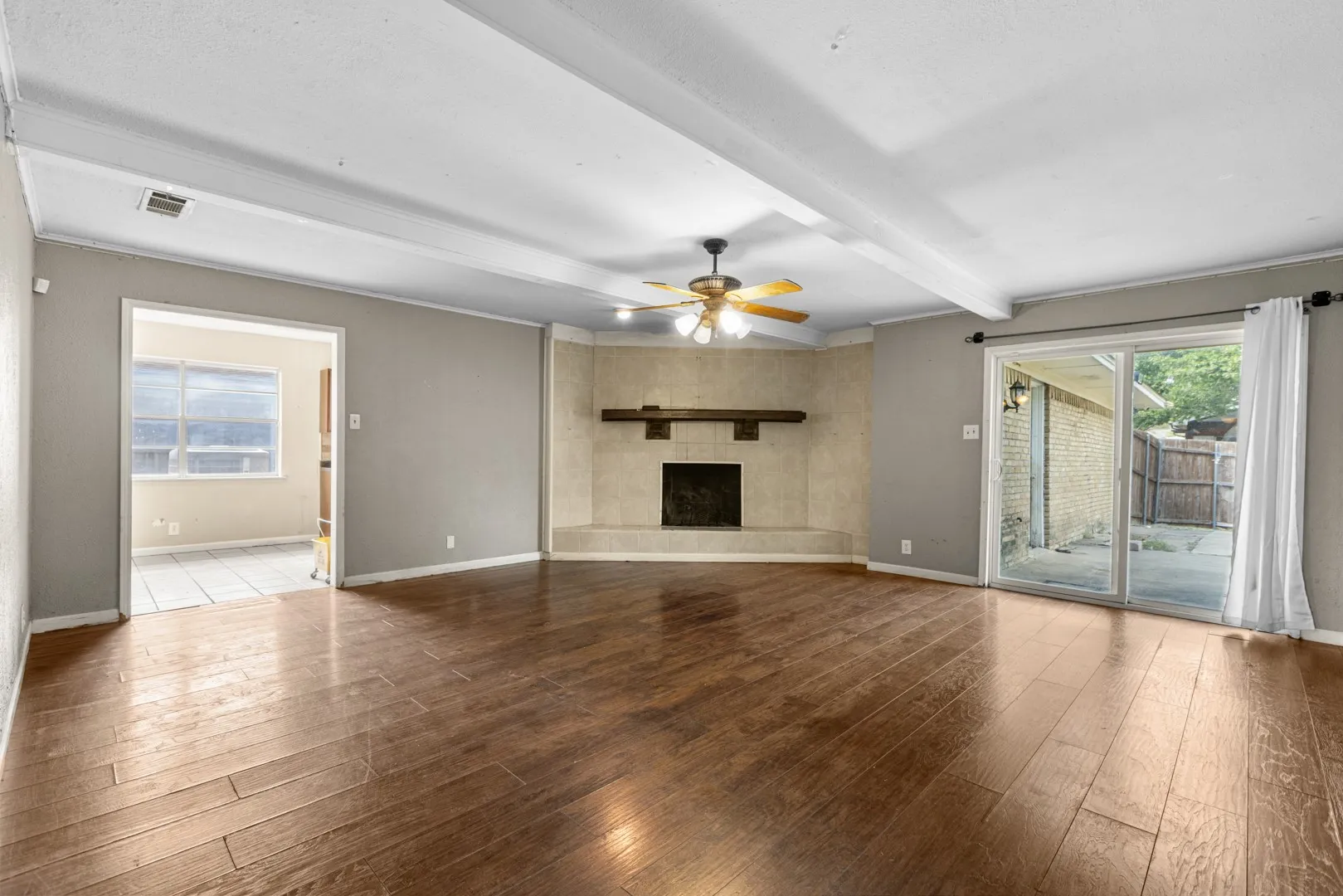 Single Family Residence For Sale in Denton County , 1241 College Parkway, Lewisville, Texas 75077, 4 Bedroom, 2 Bathroom, 2 Garage spaces, 2,197 Sqft, built in 1975, mls#21349268, Real Estate Agent in Lewisville, Homes For Sale in Denton county, Homes For Sale in Lewisville, Realtor in Lewisville Texas, Real Estate Brokerage Independent Realty Texas, Luminita Cordes Realtor