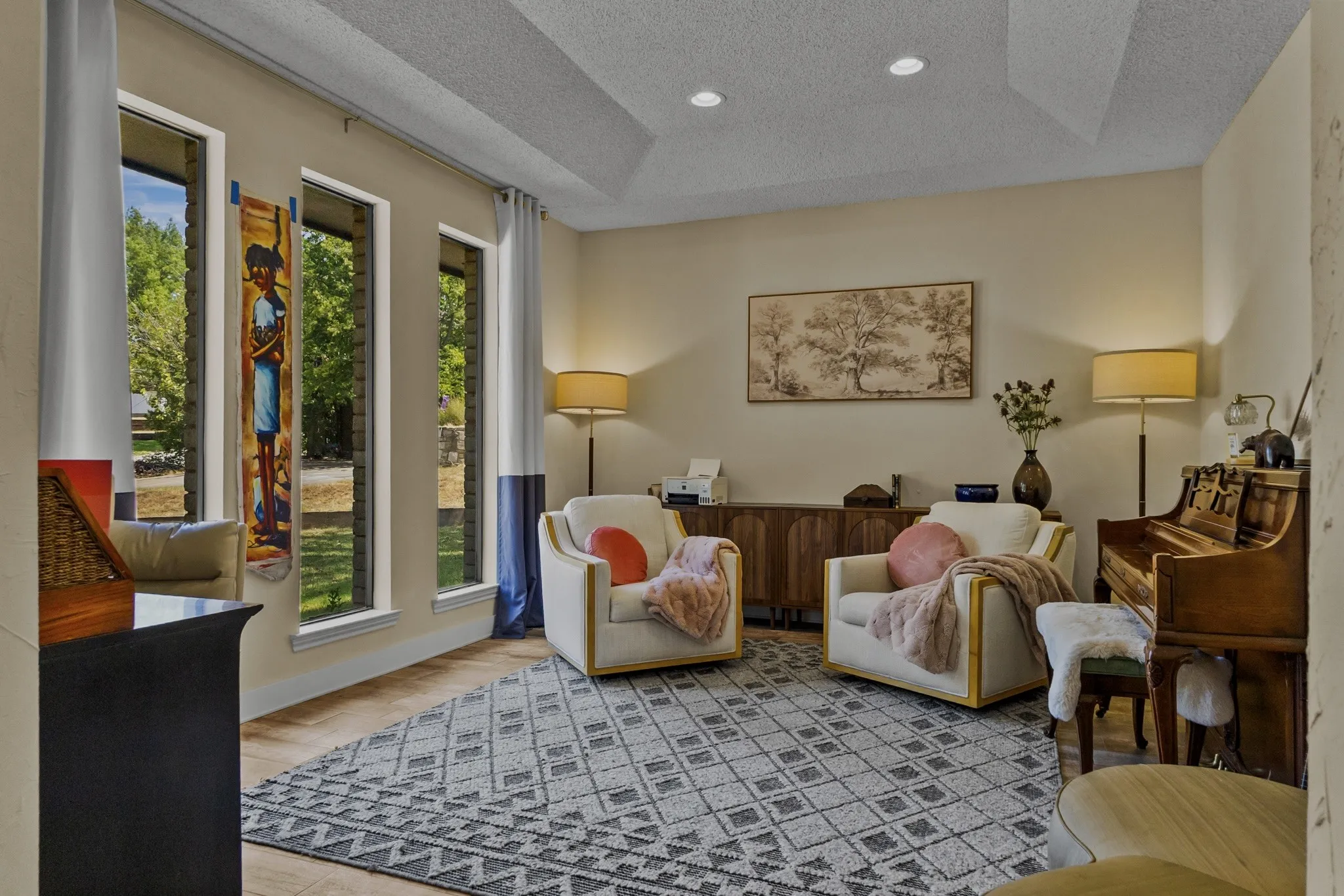 Tray ceiling with recessed lighting, multiple tall windows, and wood-finish flooring