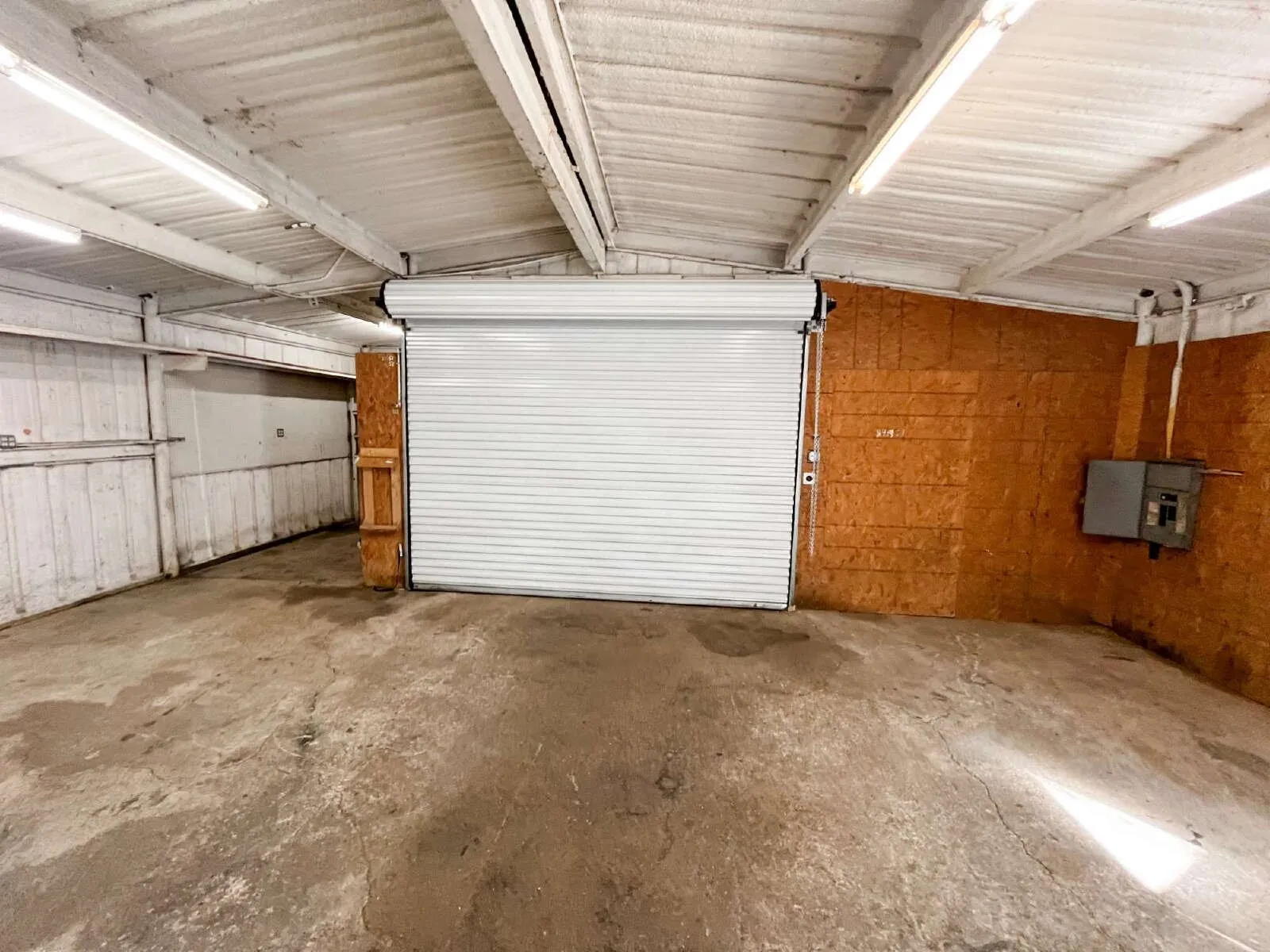 Single Family Residence For Rent in Hood County , 206 E 3rd Street, Tolar, Texas 76476, 3 Bedroom, 1 Bathroom, 2 Garage spaces, 1,350 Sqft, built in 1979, mls#21349264, Real Estate Agent in Tolar, Homes For Rent in Hood county, Homes For Rent in Tolar, Realtor in Tolar Texas, Real Estate Brokerage Independent Realty Texas, Luminita Cordes Realtor