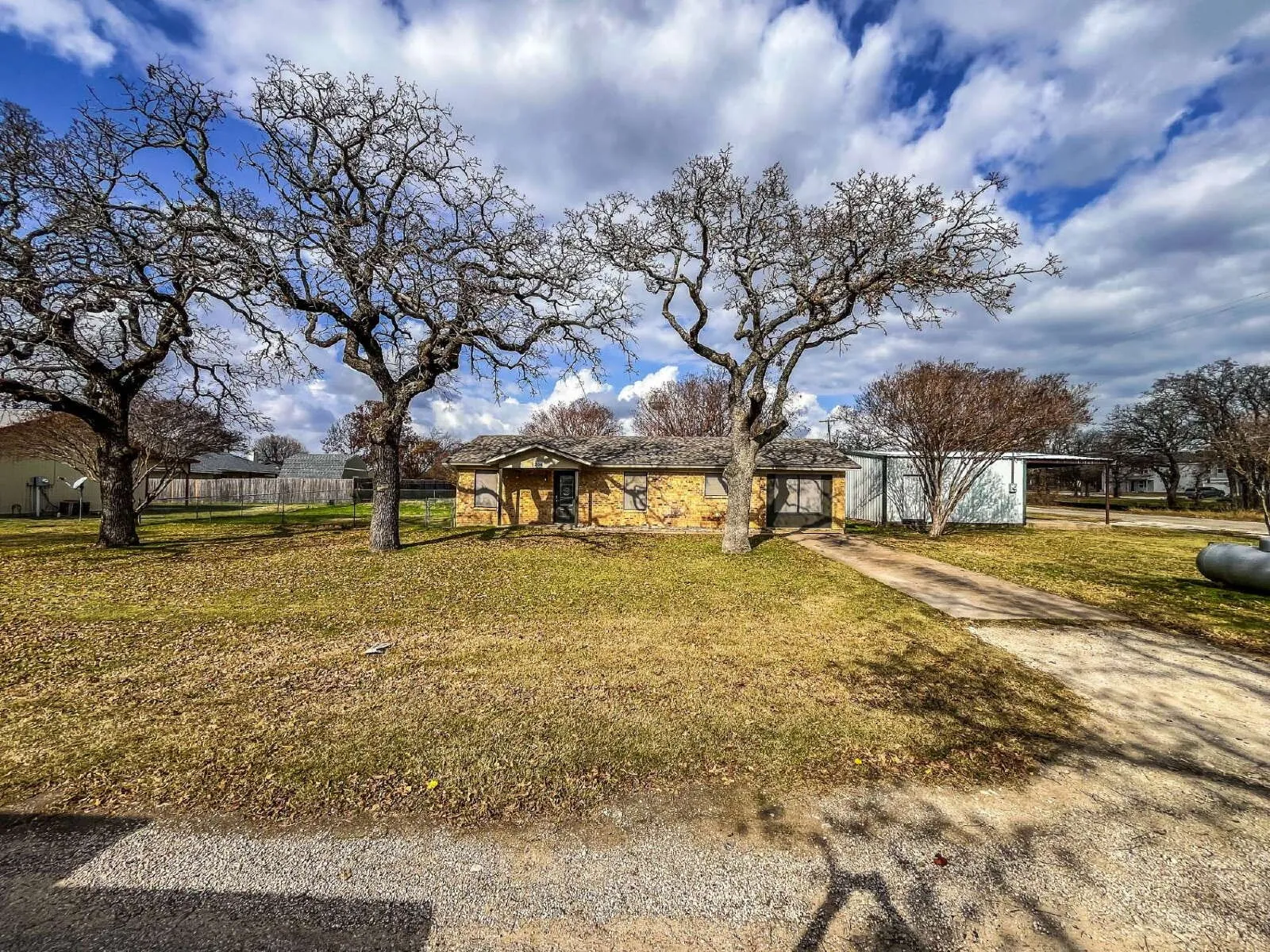 Single Family Residence For Rent in Hood County , 206 E 3rd Street, Tolar, Texas 76476, 3 Bedroom, 1 Bathroom, 2 Garage spaces, 1,350 Sqft, built in 1979, mls#21349264, Real Estate Agent in Tolar, Homes For Rent in Hood county, Homes For Rent in Tolar, Realtor in Tolar Texas, Real Estate Brokerage Independent Realty Texas, Luminita Cordes Realtor