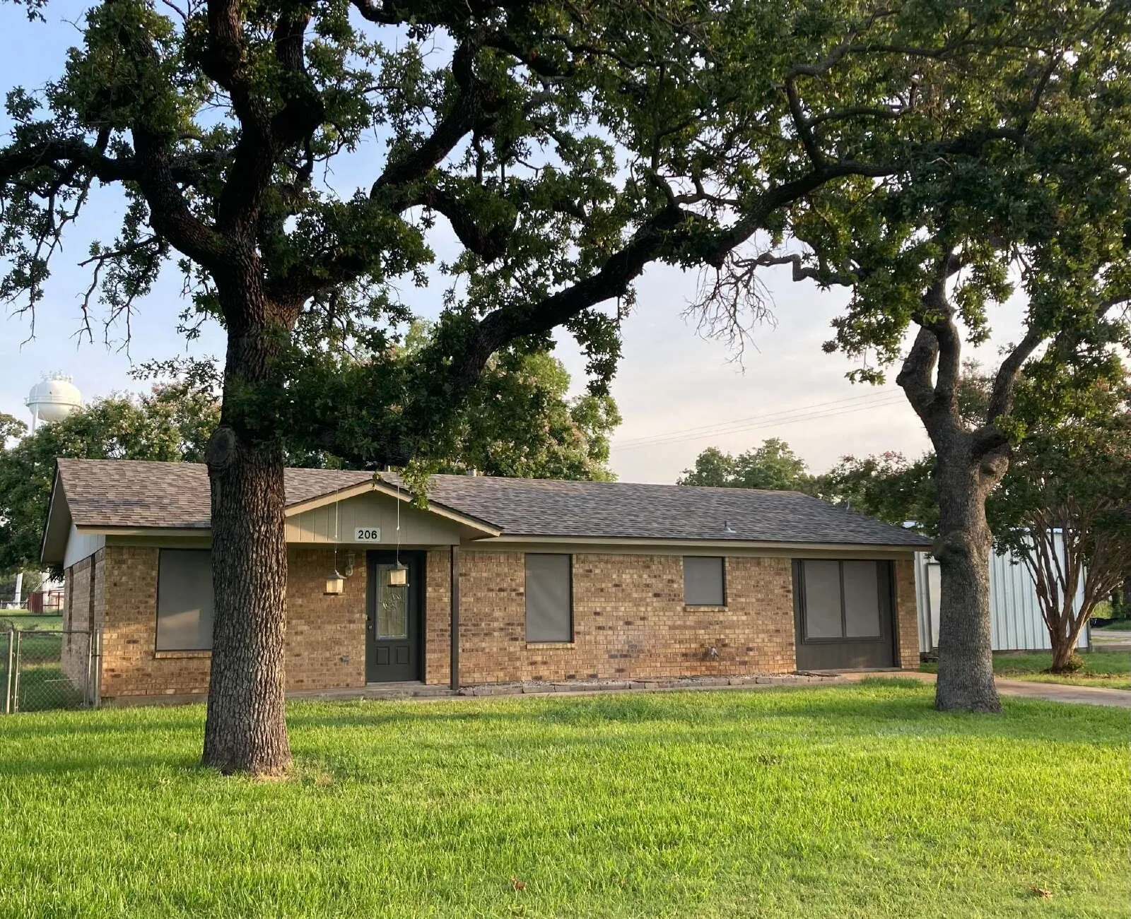 Single Family Residence For Rent in Hood County , 206 E 3rd Street, Tolar, Texas 76476, 3 Bedroom, 1 Bathroom, 2 Garage spaces, 1,350 Sqft, built in 1979, mls#21349264, Real Estate Agent in Tolar, Homes For Rent in Hood county, Homes For Rent in Tolar, Realtor in Tolar Texas, Real Estate Brokerage Independent Realty Texas, Luminita Cordes Realtor