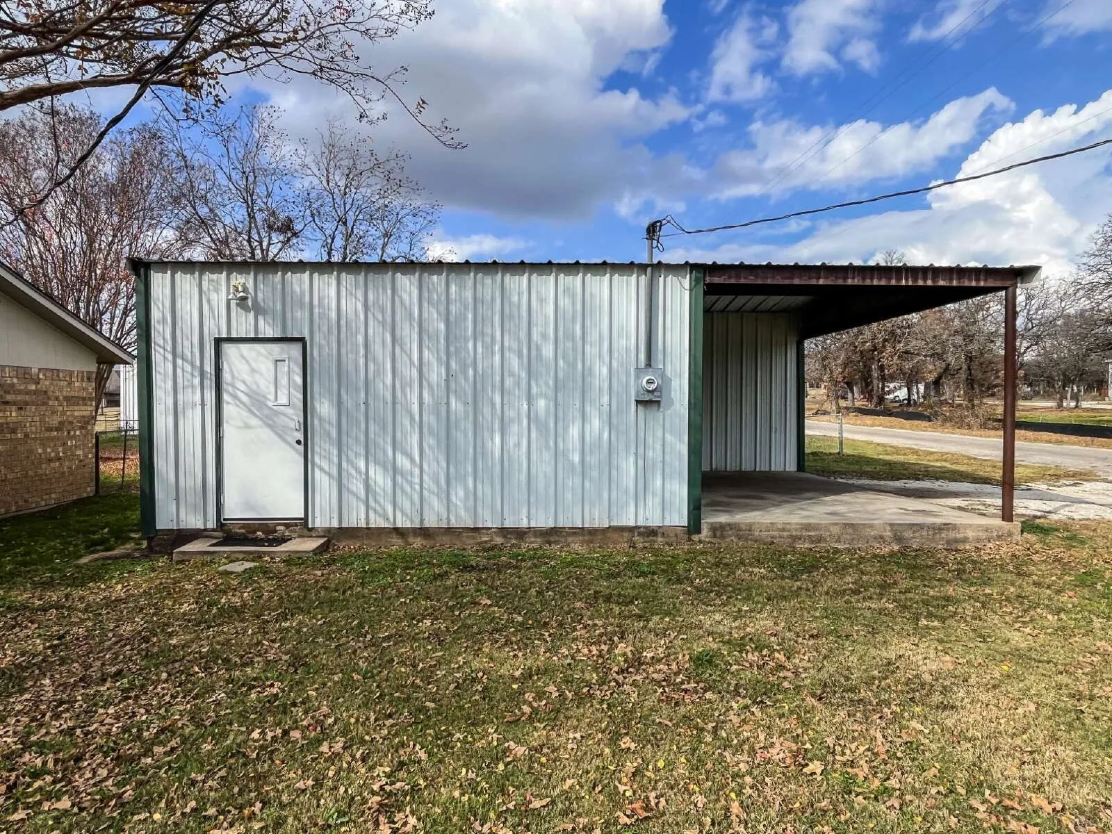 Single Family Residence For Rent in Hood County , 206 E 3rd Street, Tolar, Texas 76476, 3 Bedroom, 1 Bathroom, 2 Garage spaces, 1,350 Sqft, built in 1979, mls#21349264, Real Estate Agent in Tolar, Homes For Rent in Hood county, Homes For Rent in Tolar, Realtor in Tolar Texas, Real Estate Brokerage Independent Realty Texas, Luminita Cordes Realtor