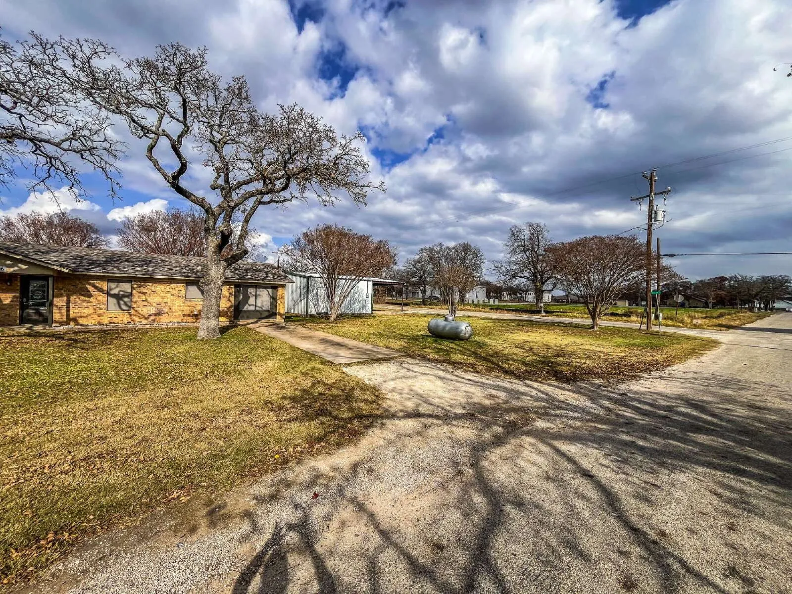 Single Family Residence For Rent in Hood County , 206 E 3rd Street, Tolar, Texas 76476, 3 Bedroom, 1 Bathroom, 2 Garage spaces, 1,350 Sqft, built in 1979, mls#21349264, Real Estate Agent in Tolar, Homes For Rent in Hood county, Homes For Rent in Tolar, Realtor in Tolar Texas, Real Estate Brokerage Independent Realty Texas, Luminita Cordes Realtor