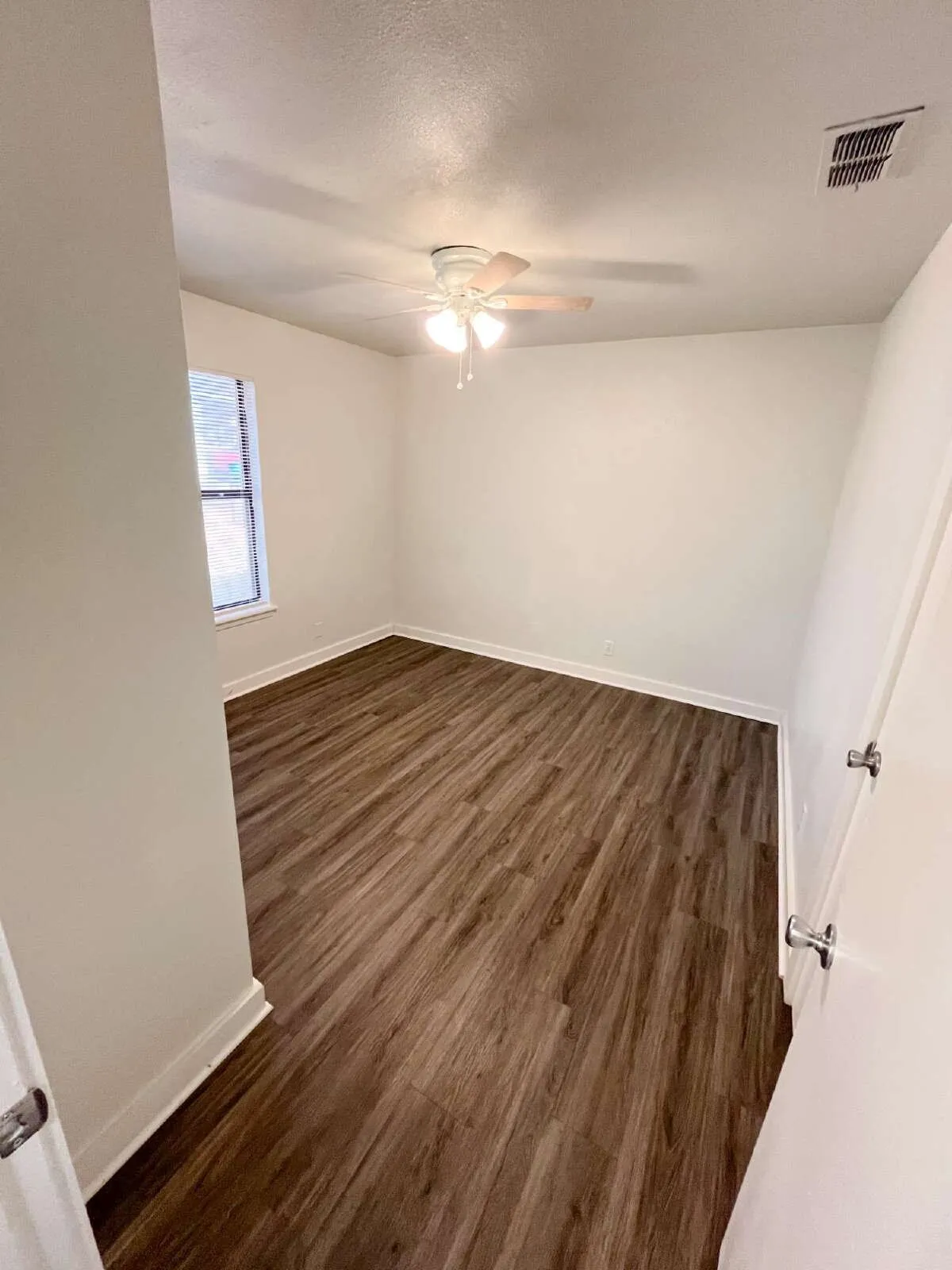 Single Family Residence For Rent in Hood County , 206 E 3rd Street, Tolar, Texas 76476, 3 Bedroom, 1 Bathroom, 2 Garage spaces, 1,350 Sqft, built in 1979, mls#21349264, Real Estate Agent in Tolar, Homes For Rent in Hood county, Homes For Rent in Tolar, Realtor in Tolar Texas, Real Estate Brokerage Independent Realty Texas, Luminita Cordes Realtor