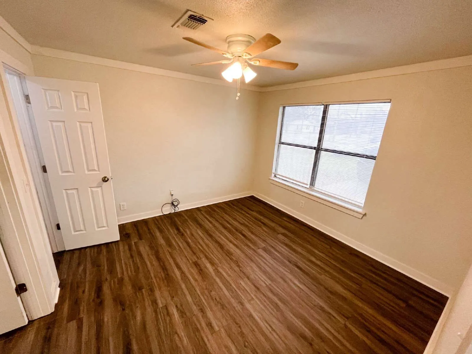 Single Family Residence For Rent in Hood County , 206 E 3rd Street, Tolar, Texas 76476, 3 Bedroom, 1 Bathroom, 2 Garage spaces, 1,350 Sqft, built in 1979, mls#21349264, Real Estate Agent in Tolar, Homes For Rent in Hood county, Homes For Rent in Tolar, Realtor in Tolar Texas, Real Estate Brokerage Independent Realty Texas, Luminita Cordes Realtor