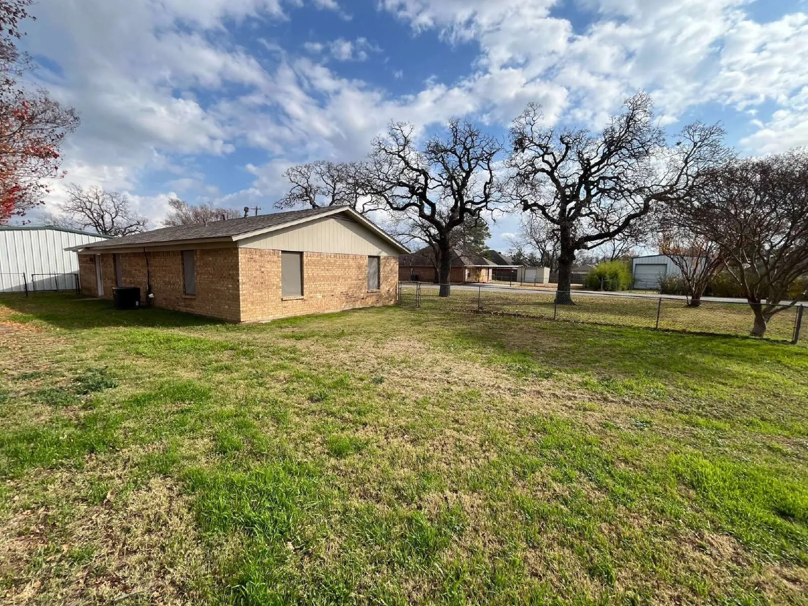 Single Family Residence For Rent in Hood County , 206 E 3rd Street, Tolar, Texas 76476, 3 Bedroom, 1 Bathroom, 2 Garage spaces, 1,350 Sqft, built in 1979, mls#21349264, Real Estate Agent in Tolar, Homes For Rent in Hood county, Homes For Rent in Tolar, Realtor in Tolar Texas, Real Estate Brokerage Independent Realty Texas, Luminita Cordes Realtor