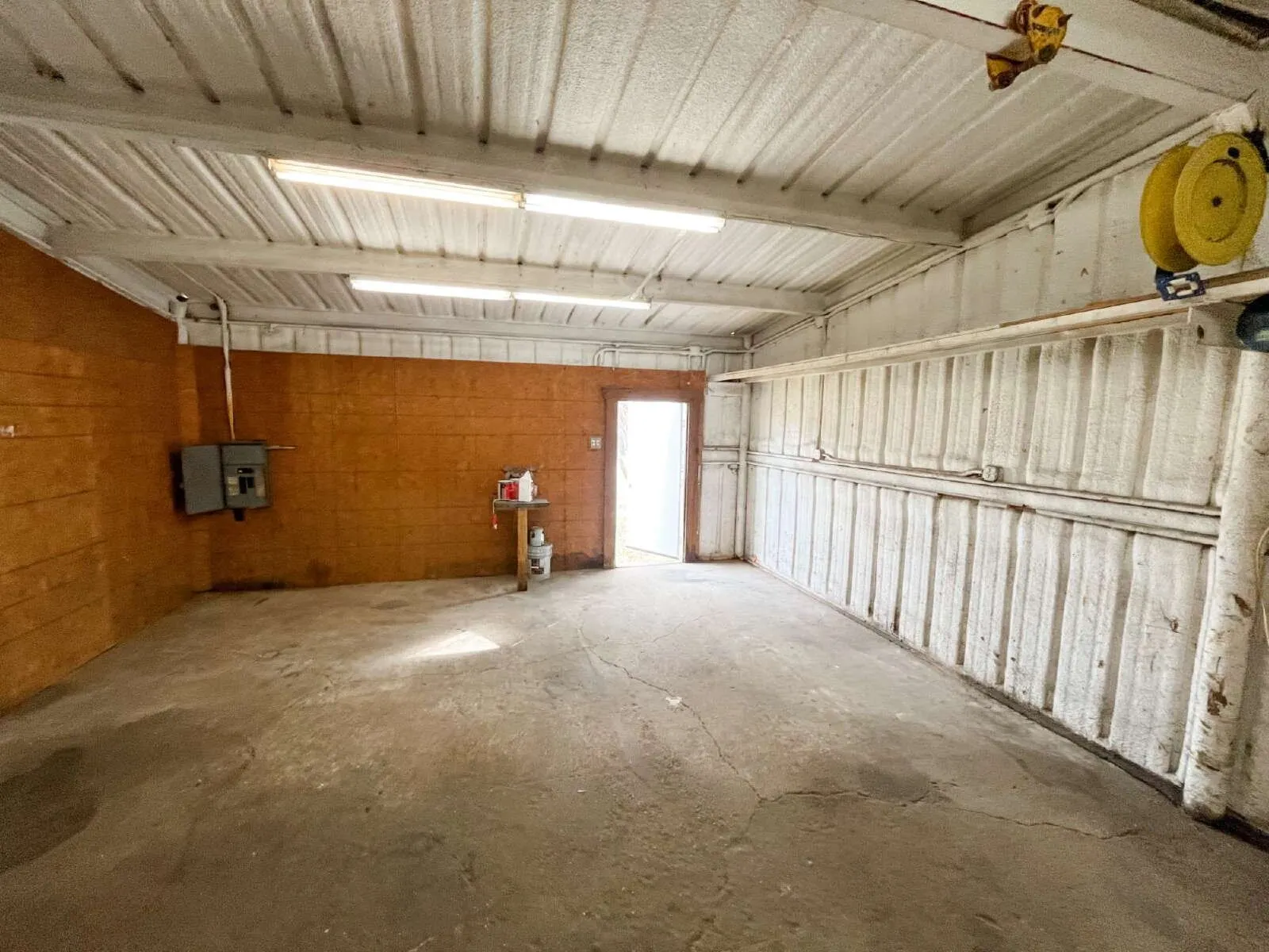 Single Family Residence For Rent in Hood County , 206 E 3rd Street, Tolar, Texas 76476, 3 Bedroom, 1 Bathroom, 2 Garage spaces, 1,350 Sqft, built in 1979, mls#21349264, Real Estate Agent in Tolar, Homes For Rent in Hood county, Homes For Rent in Tolar, Realtor in Tolar Texas, Real Estate Brokerage Independent Realty Texas, Luminita Cordes Realtor