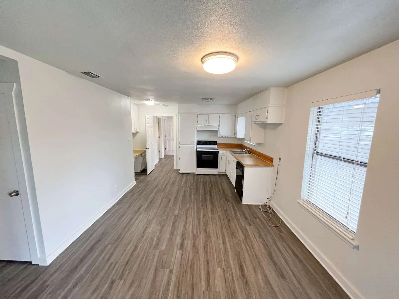 Single Family Residence For Rent in Hood County , 206 E 3rd Street, Tolar, Texas 76476, 3 Bedroom, 1 Bathroom, 2 Garage spaces, 1,350 Sqft, built in 1979, mls#21349264, Real Estate Agent in Tolar, Homes For Rent in Hood county, Homes For Rent in Tolar, Realtor in Tolar Texas, Real Estate Brokerage Independent Realty Texas, Luminita Cordes Realtor