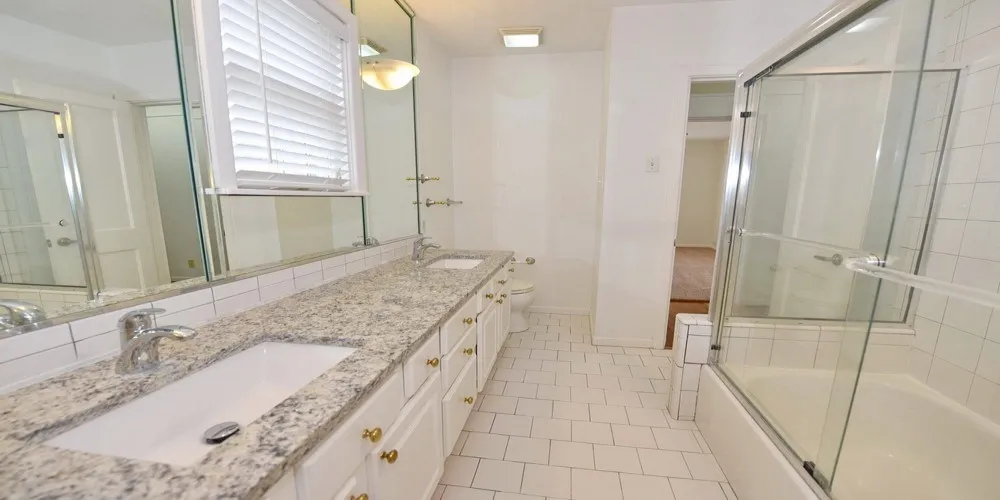 Condominium For Sale in Dallas County , 4558 Roland Avenue D, Highland Park, Texas 75219, 2 Bedrooms, 2 Bathrooms, 1 Garage spaces, 1,567 Sqft, built in 1974, Price $550,000, mls#21349271, Real Estate Agent in Highland Park, Homes For Sale in Dallas county, Homes For Sale in Highland Park, Realtor in Highland Park Texas, Real Estate Brokerage Independent Realty Texas, Luminita Cordes Realtor