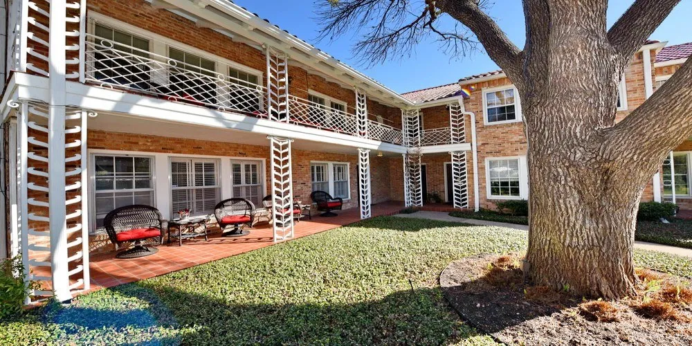 Condominium For Sale in Dallas County , 4558 Roland Avenue D, Highland Park, Texas 75219, 2 Bedrooms, 2 Bathrooms, 1 Garage spaces, 1,567 Sqft, built in 1974, Price $550,000, mls#21349271, Real Estate Agent in Highland Park, Homes For Sale in Dallas county, Homes For Sale in Highland Park, Realtor in Highland Park Texas, Real Estate Brokerage Independent Realty Texas, Luminita Cordes Realtor