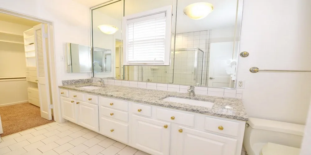 Condominium For Sale in Dallas County , 4558 Roland Avenue D, Highland Park, Texas 75219, 2 Bedrooms, 2 Bathrooms, 1 Garage spaces, 1,567 Sqft, built in 1974, Price $550,000, mls#21349271, Real Estate Agent in Highland Park, Homes For Sale in Dallas county, Homes For Sale in Highland Park, Realtor in Highland Park Texas, Real Estate Brokerage Independent Realty Texas, Luminita Cordes Realtor