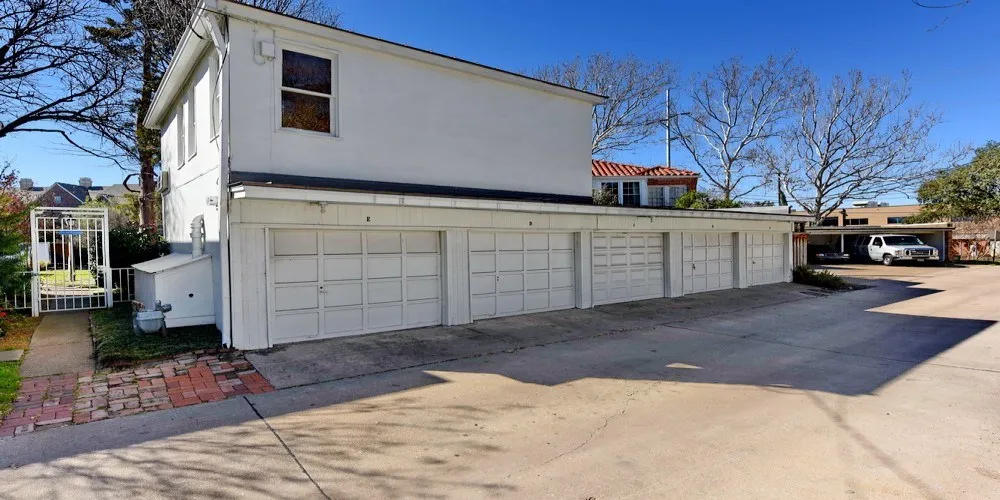 Condominium For Sale in Dallas County , 4558 Roland Avenue D, Highland Park, Texas 75219, 2 Bedrooms, 2 Bathrooms, 1 Garage spaces, 1,567 Sqft, built in 1974, Price $550,000, mls#21349271, Real Estate Agent in Highland Park, Homes For Sale in Dallas county, Homes For Sale in Highland Park, Realtor in Highland Park Texas, Real Estate Brokerage Independent Realty Texas, Luminita Cordes Realtor