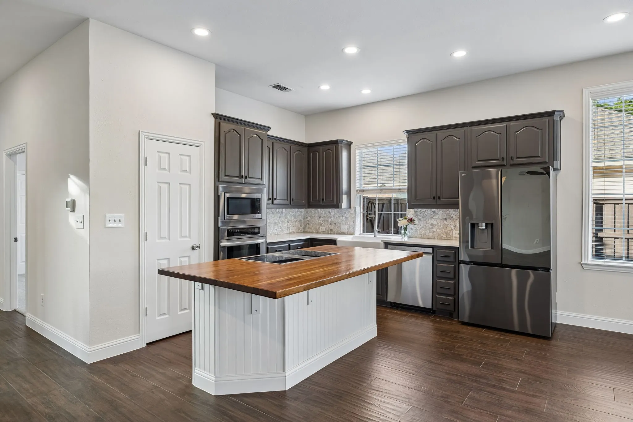 Single Family Residence For Sale in Collin County , 2713 Greenview Drive, Mc Kinney, Texas 75072, 5 Bedroom, 3 Bathroom, 3 Garage spaces, 3,292 Sqft, built in 1998, mls#21343004, Real Estate Agent in Mc Kinney, Homes For Sale in Collin county, Homes For Sale in Mc Kinney, Realtor in Mc Kinney Texas, Real Estate Brokerage Independent Realty Texas, Luminita Cordes Realtor
