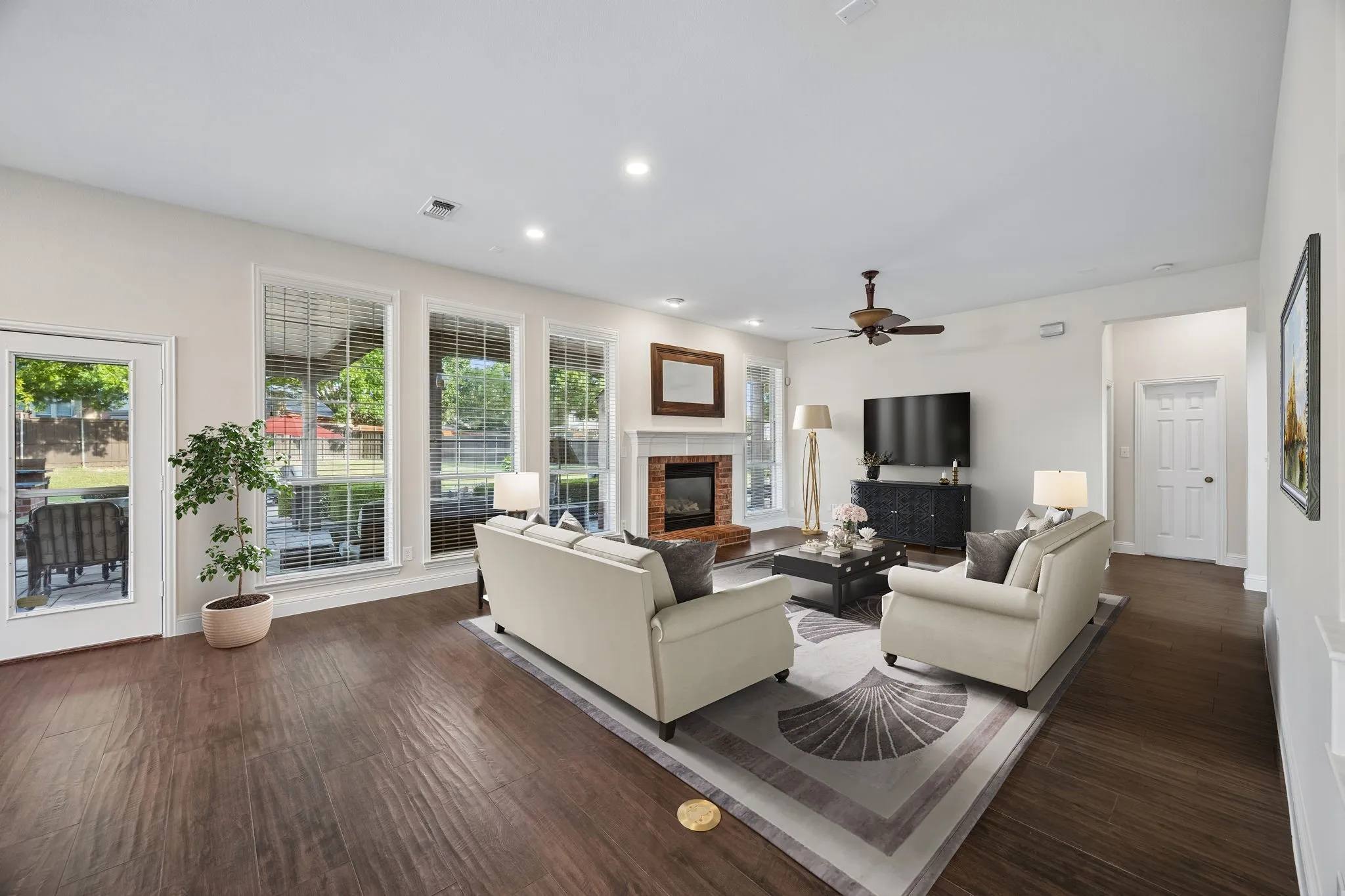 Single Family Residence For Sale in Collin County , 2713 Greenview Drive, Mc Kinney, Texas 75072, 5 Bedroom, 3 Bathroom, 3 Garage spaces, 3,292 Sqft, built in 1998, mls#21343004, Real Estate Agent in Mc Kinney, Homes For Sale in Collin county, Homes For Sale in Mc Kinney, Realtor in Mc Kinney Texas, Real Estate Brokerage Independent Realty Texas, Luminita Cordes Realtor