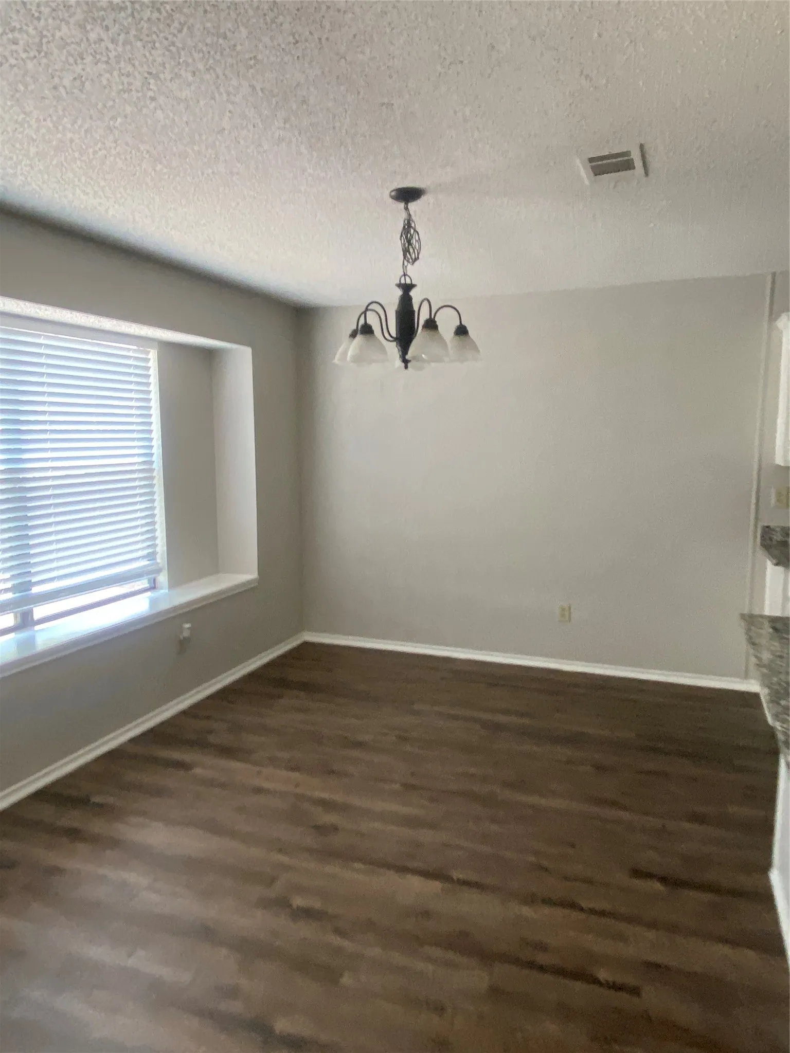 Single Family Residence For Rent in Dallas County , 825 Springfield Drive, Cedar Hill, Texas 75104, 3 Bedroom, 2 Bathroom, 2 Garage spaces, 1,592 Sqft, built in 1988, mls#21349289, Real Estate Agent in Cedar Hill, Homes For Rent in Dallas county, Homes For Rent in Cedar Hill, Realtor in Cedar Hill Texas, Real Estate Brokerage Independent Realty Texas, Luminita Cordes Realtor