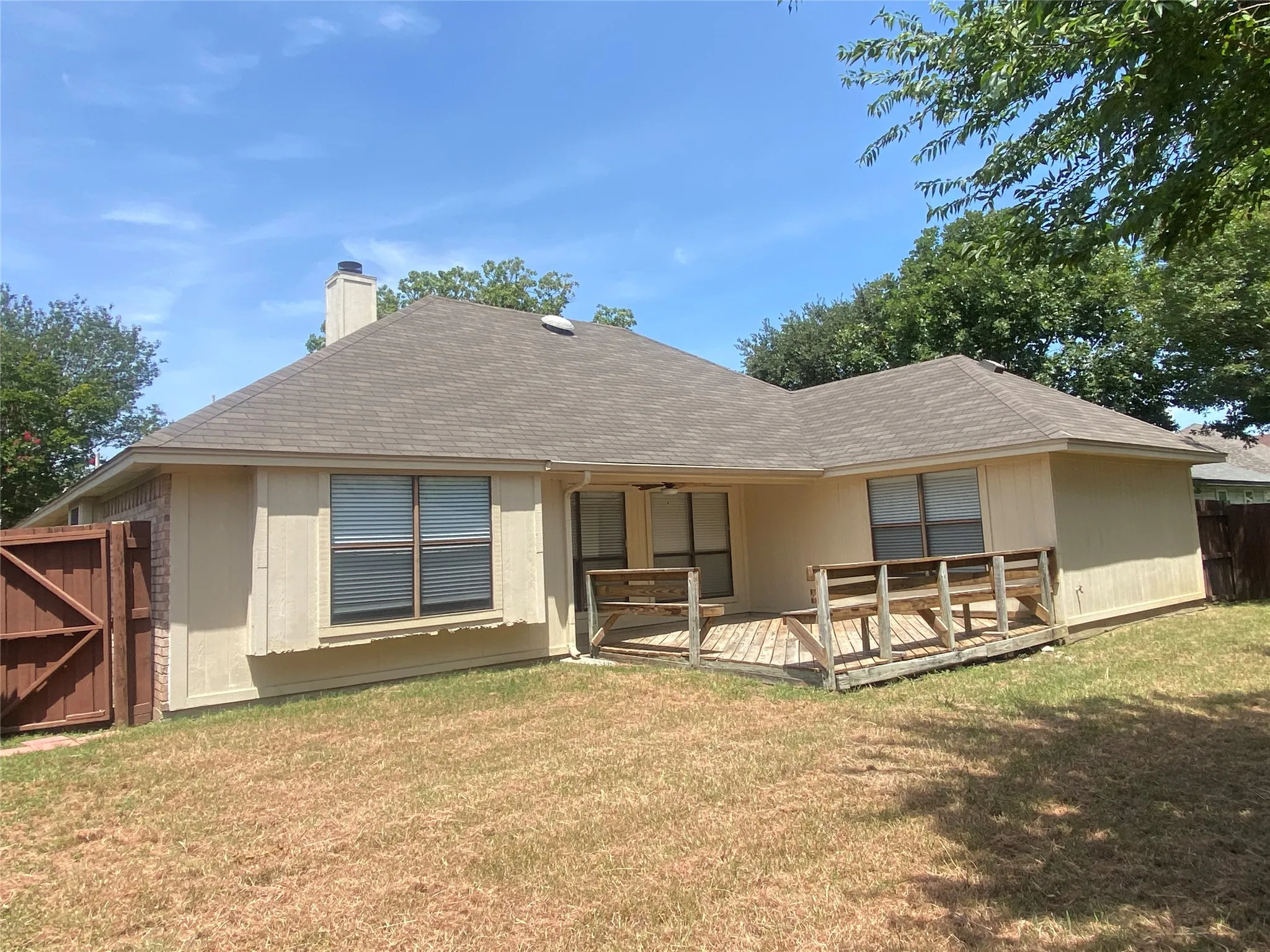 Single Family Residence For Rent in Dallas County , 825 Springfield Drive, Cedar Hill, Texas 75104, 3 Bedroom, 2 Bathroom, 2 Garage spaces, 1,592 Sqft, built in 1988, mls#21349289, Real Estate Agent in Cedar Hill, Homes For Rent in Dallas county, Homes For Rent in Cedar Hill, Realtor in Cedar Hill Texas, Real Estate Brokerage Independent Realty Texas, Luminita Cordes Realtor