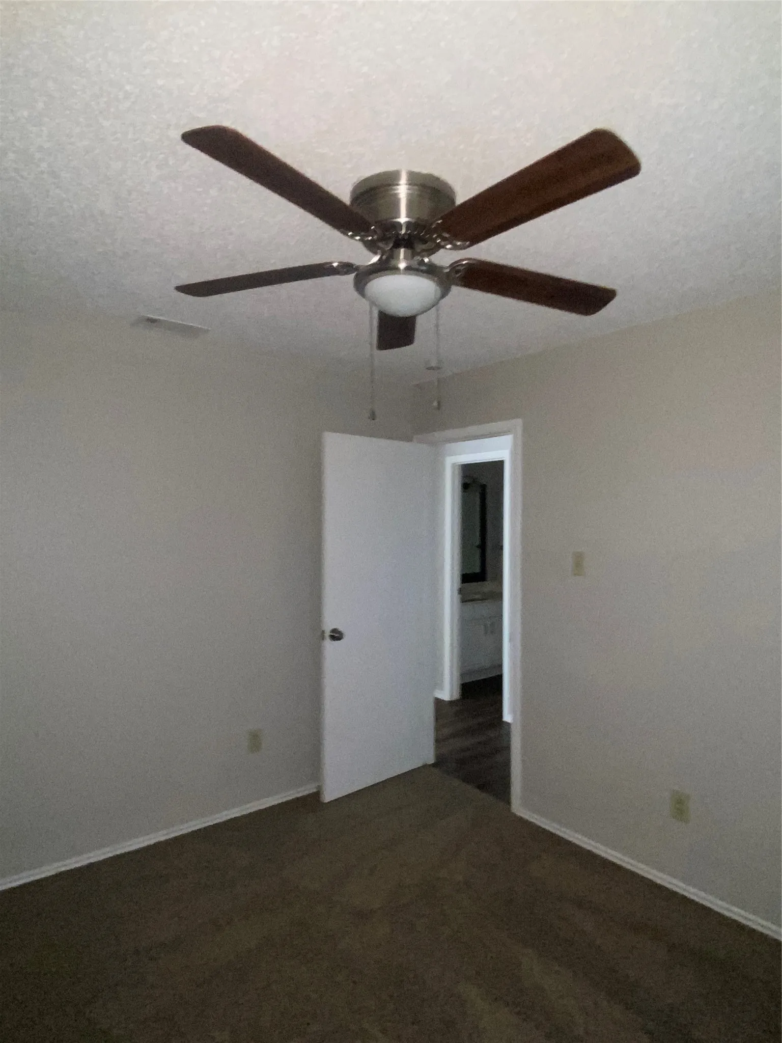 Single Family Residence For Rent in Dallas County , 825 Springfield Drive, Cedar Hill, Texas 75104, 3 Bedroom, 2 Bathroom, 2 Garage spaces, 1,592 Sqft, built in 1988, mls#21349289, Real Estate Agent in Cedar Hill, Homes For Rent in Dallas county, Homes For Rent in Cedar Hill, Realtor in Cedar Hill Texas, Real Estate Brokerage Independent Realty Texas, Luminita Cordes Realtor