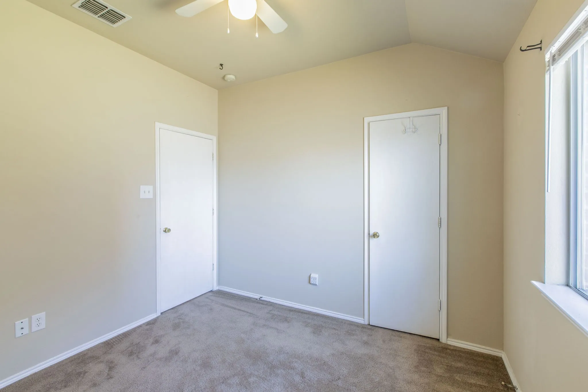 Single Family Residence For Sale in Tarrant County , 6717 Dream Dust Drive, North Richland Hills, Texas 76180, 3 Bedroom, 2 Bathroom, 2 Garage spaces, 1,808 Sqft, built in 2004, mls#21348526, Real Estate Agent in North Richland Hills, Homes For Sale in Tarrant county, Homes For Sale in North Richland Hills, Realtor in North Richland Hills Texas, Real Estate Brokerage Independent Realty Texas, Luminita Cordes Realtor