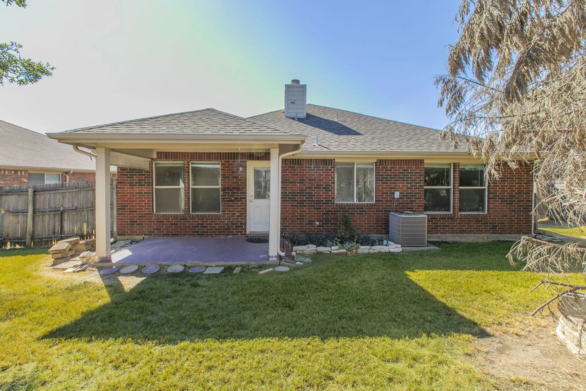 Single Family Residence For Sale in Tarrant County , 6717 Dream Dust Drive, North Richland Hills, Texas 76180, 3 Bedroom, 2 Bathroom, 2 Garage spaces, 1,808 Sqft, built in 2004, mls#21348526, Real Estate Agent in North Richland Hills, Homes For Sale in Tarrant county, Homes For Sale in North Richland Hills, Realtor in North Richland Hills Texas, Real Estate Brokerage Independent Realty Texas, Luminita Cordes Realtor