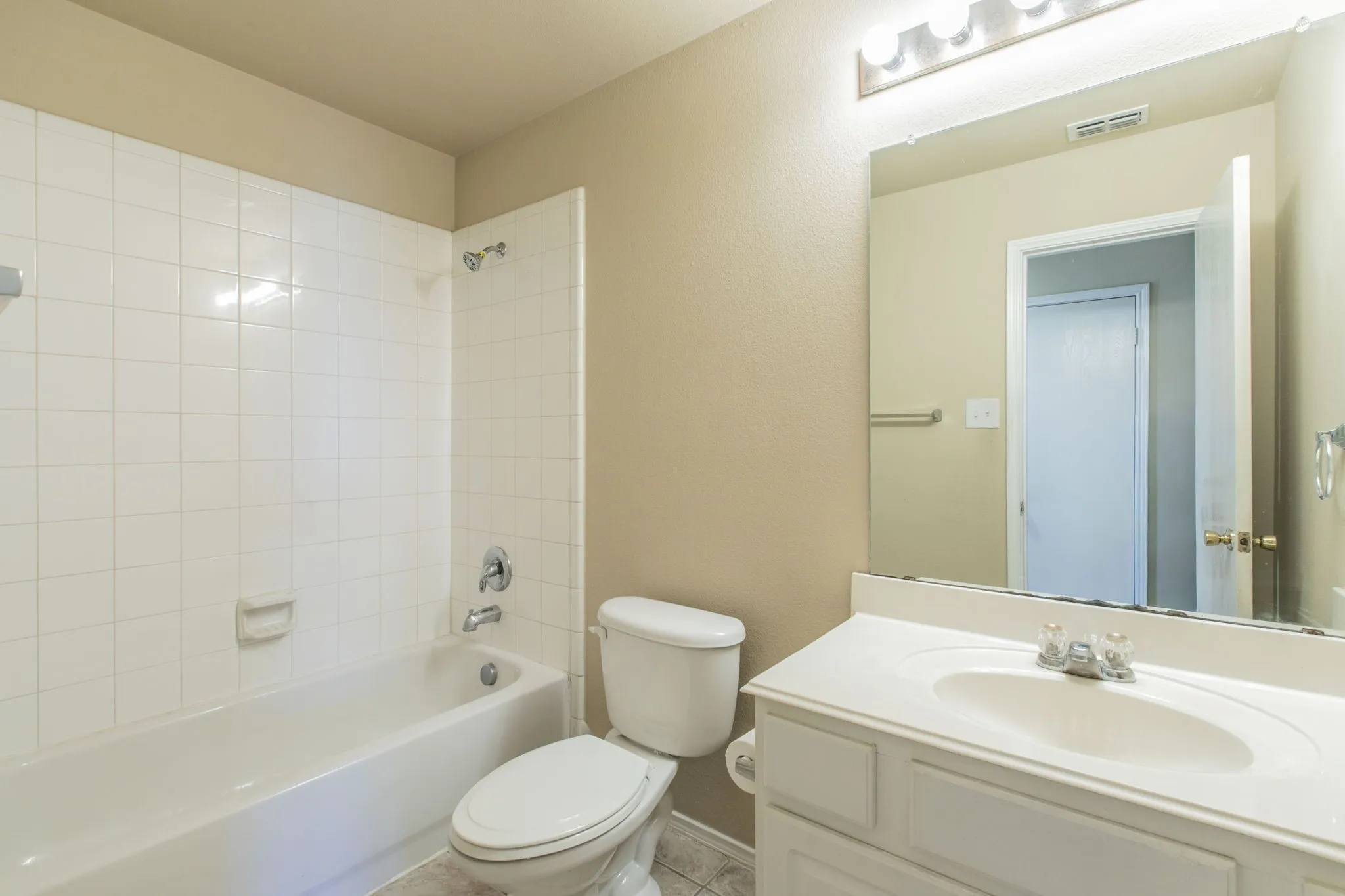 Single Family Residence For Sale in Tarrant County , 6717 Dream Dust Drive, North Richland Hills, Texas 76180, 3 Bedroom, 2 Bathroom, 2 Garage spaces, 1,808 Sqft, built in 2004, mls#21348526, Real Estate Agent in North Richland Hills, Homes For Sale in Tarrant county, Homes For Sale in North Richland Hills, Realtor in North Richland Hills Texas, Real Estate Brokerage Independent Realty Texas, Luminita Cordes Realtor