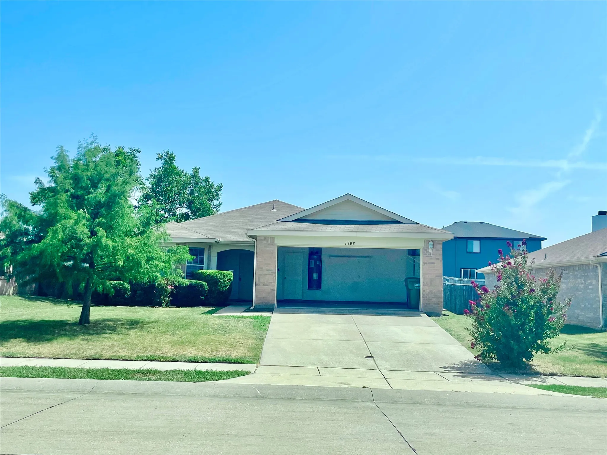 Single Family Residence For Rent in Denton County , 1308 Wenatchee Drive, Krum, Texas 76249, 3 Bedroom, 2 Bathroom, 2 Garage spaces, 1,618 Sqft, built in 2002, mls#21349298, Real Estate Agent in Krum, Homes For Rent in Denton county, Homes For Rent in Krum, Realtor in Krum Texas, Real Estate Brokerage Independent Realty Texas, Luminita Cordes Realtor