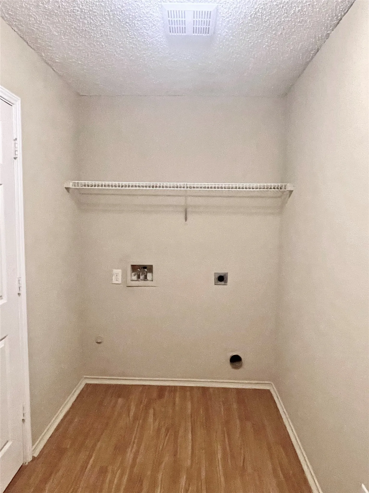 Single Family Residence For Rent in Denton County , 1308 Wenatchee Drive, Krum, Texas 76249, 3 Bedroom, 2 Bathroom, 2 Garage spaces, 1,618 Sqft, built in 2002, mls#21349298, Real Estate Agent in Krum, Homes For Rent in Denton county, Homes For Rent in Krum, Realtor in Krum Texas, Real Estate Brokerage Independent Realty Texas, Luminita Cordes Realtor