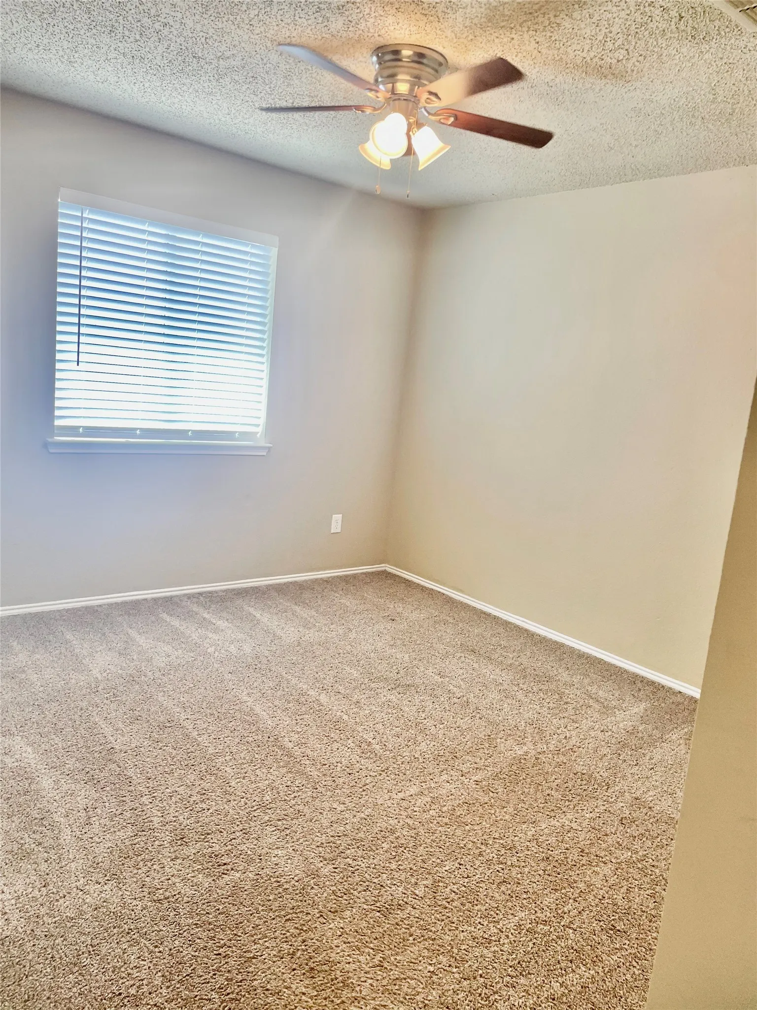 Single Family Residence For Rent in Denton County , 1308 Wenatchee Drive, Krum, Texas 76249, 3 Bedroom, 2 Bathroom, 2 Garage spaces, 1,618 Sqft, built in 2002, mls#21349298, Real Estate Agent in Krum, Homes For Rent in Denton county, Homes For Rent in Krum, Realtor in Krum Texas, Real Estate Brokerage Independent Realty Texas, Luminita Cordes Realtor