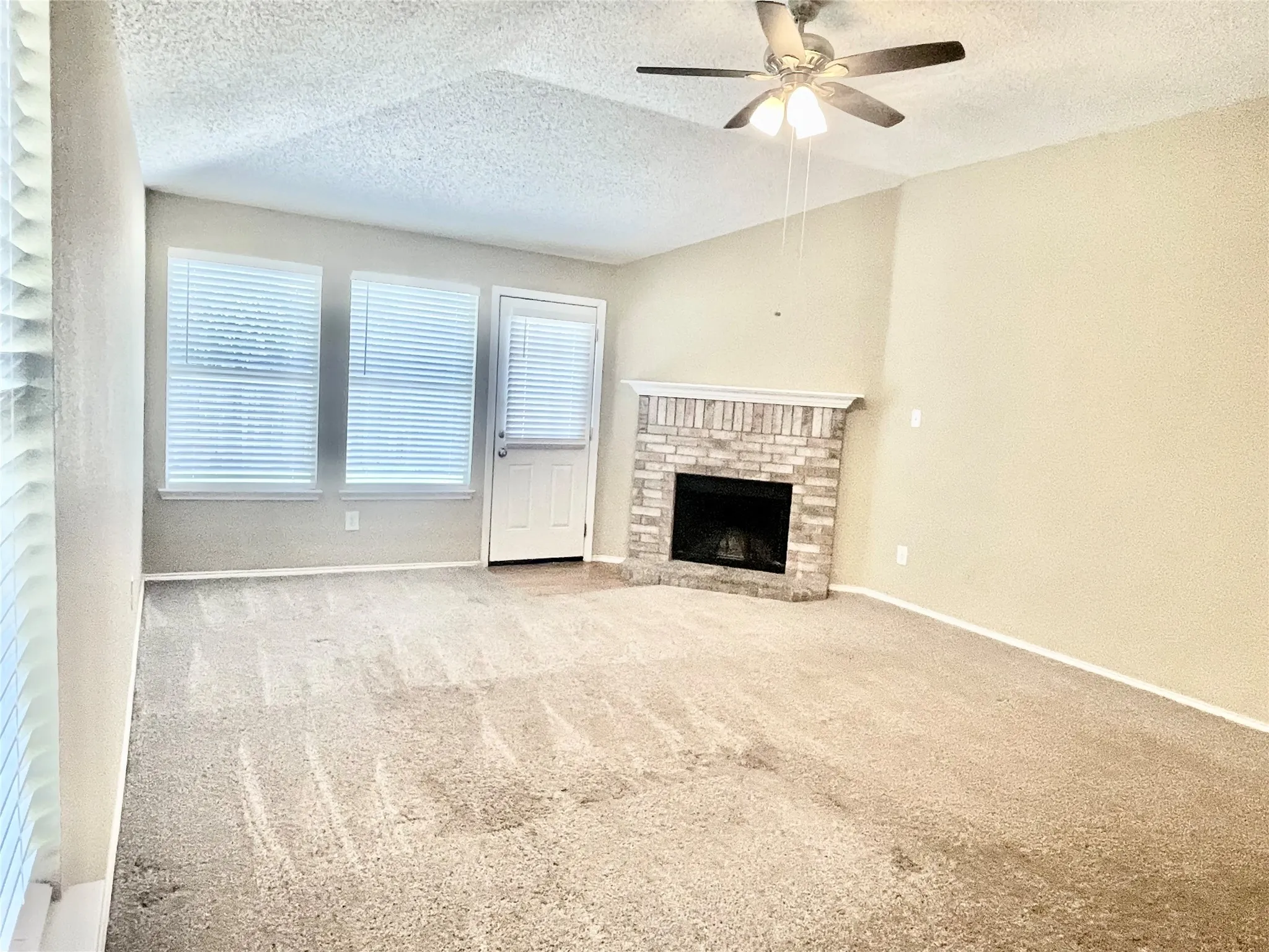 Single Family Residence For Rent in Denton County , 1308 Wenatchee Drive, Krum, Texas 76249, 3 Bedroom, 2 Bathroom, 2 Garage spaces, 1,618 Sqft, built in 2002, mls#21349298, Real Estate Agent in Krum, Homes For Rent in Denton county, Homes For Rent in Krum, Realtor in Krum Texas, Real Estate Brokerage Independent Realty Texas, Luminita Cordes Realtor
