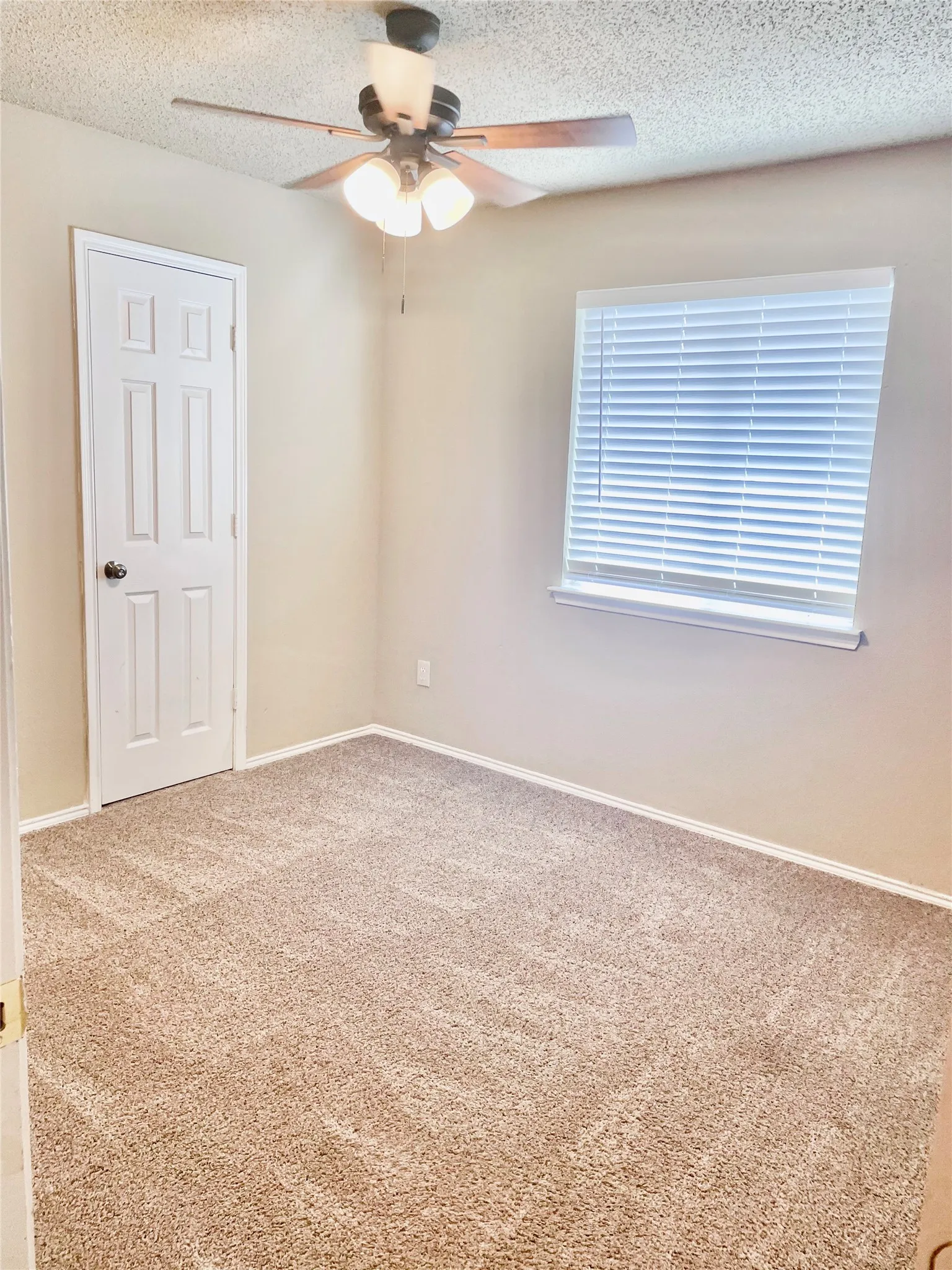 Single Family Residence For Rent in Denton County , 1308 Wenatchee Drive, Krum, Texas 76249, 3 Bedroom, 2 Bathroom, 2 Garage spaces, 1,618 Sqft, built in 2002, mls#21349298, Real Estate Agent in Krum, Homes For Rent in Denton county, Homes For Rent in Krum, Realtor in Krum Texas, Real Estate Brokerage Independent Realty Texas, Luminita Cordes Realtor