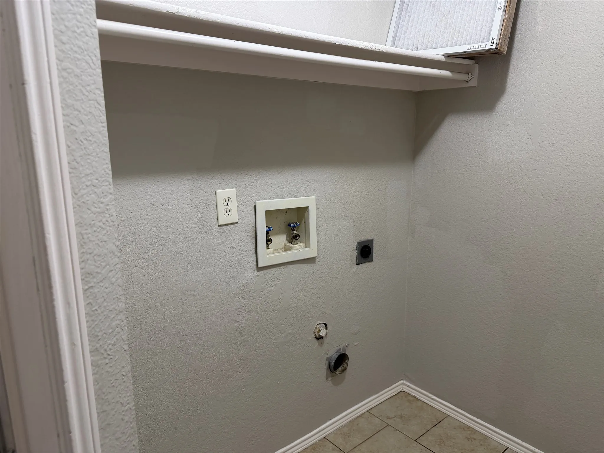 Single Family Residence For Rent in Dallas County , 10239 Blackjack Oaks Drive, Dallas, Texas 75227, 3 Bedroom, 2 Bathroom, 1 Garage spaces, 1,259 Sqft, built in 1999, mls#21349303, Real Estate Agent in Dallas, Homes For Rent in Dallas county, Homes For Rent in Dallas, Realtor in Dallas Texas, Real Estate Brokerage Independent Realty Texas, Luminita Cordes Realtor