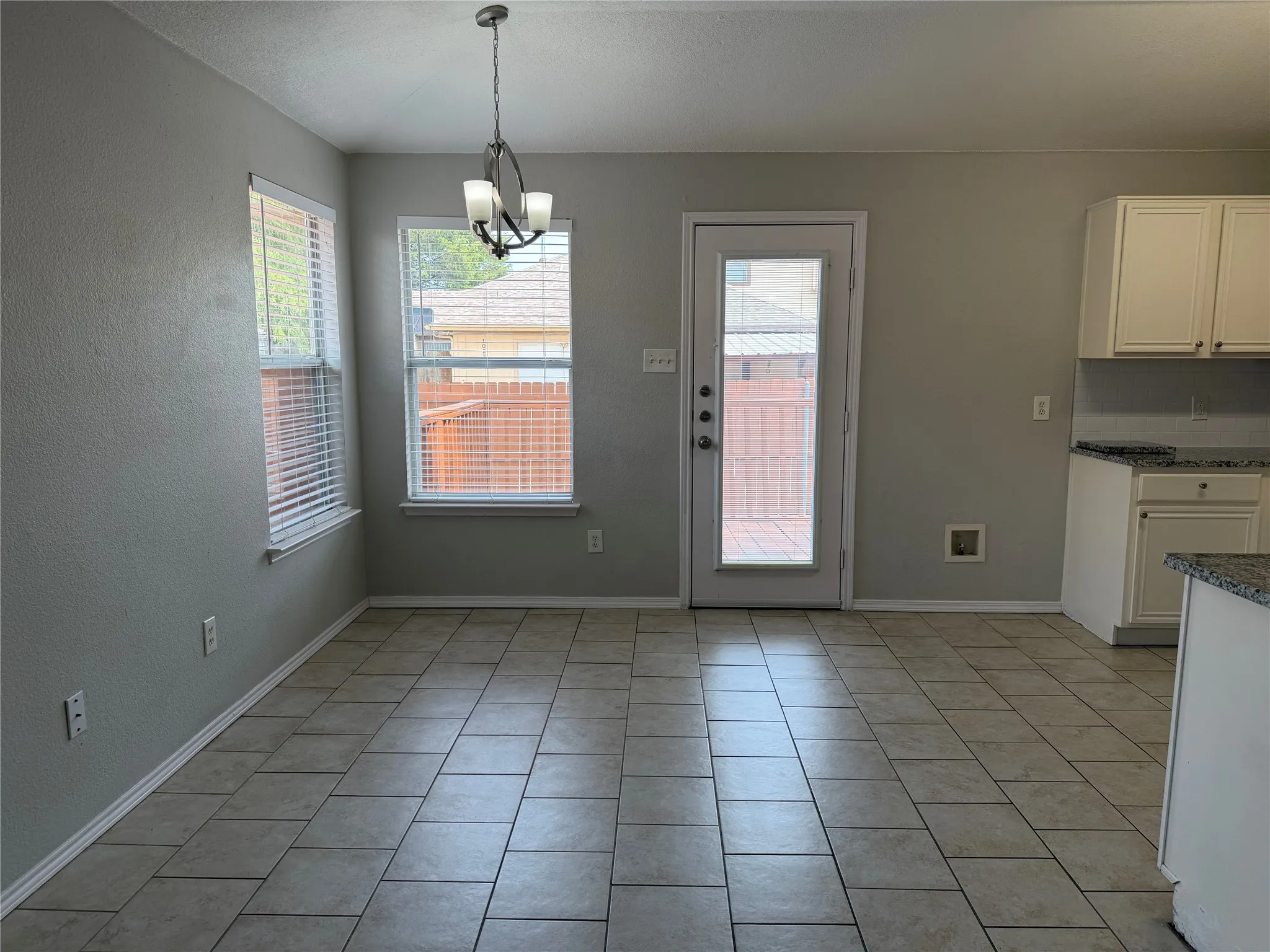 Single Family Residence For Rent in Dallas County , 10239 Blackjack Oaks Drive, Dallas, Texas 75227, 3 Bedroom, 2 Bathroom, 1 Garage spaces, 1,259 Sqft, built in 1999, mls#21349303, Real Estate Agent in Dallas, Homes For Rent in Dallas county, Homes For Rent in Dallas, Realtor in Dallas Texas, Real Estate Brokerage Independent Realty Texas, Luminita Cordes Realtor