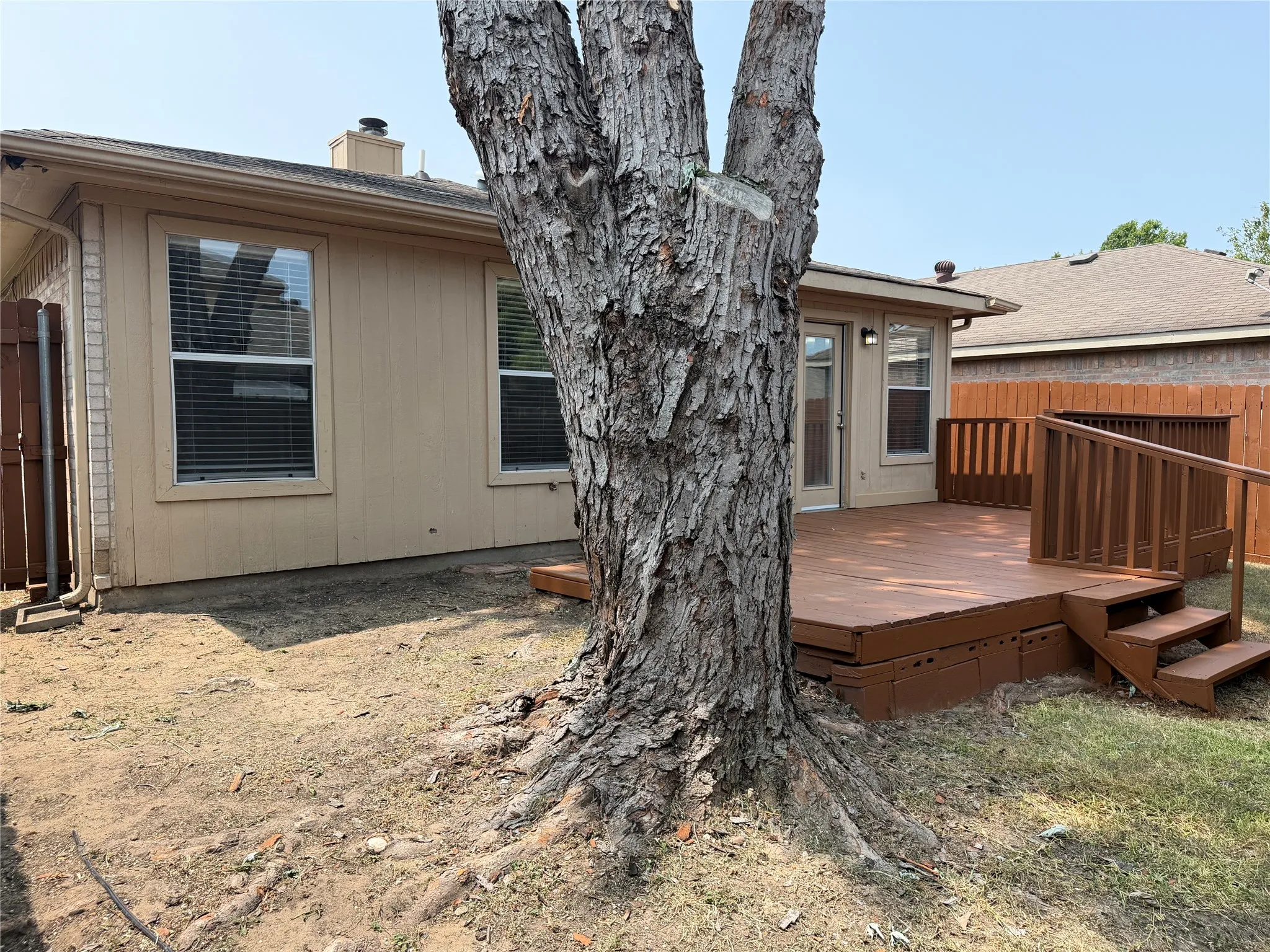 Single Family Residence For Rent in Dallas County , 10239 Blackjack Oaks Drive, Dallas, Texas 75227, 3 Bedroom, 2 Bathroom, 1 Garage spaces, 1,259 Sqft, built in 1999, mls#21349303, Real Estate Agent in Dallas, Homes For Rent in Dallas county, Homes For Rent in Dallas, Realtor in Dallas Texas, Real Estate Brokerage Independent Realty Texas, Luminita Cordes Realtor