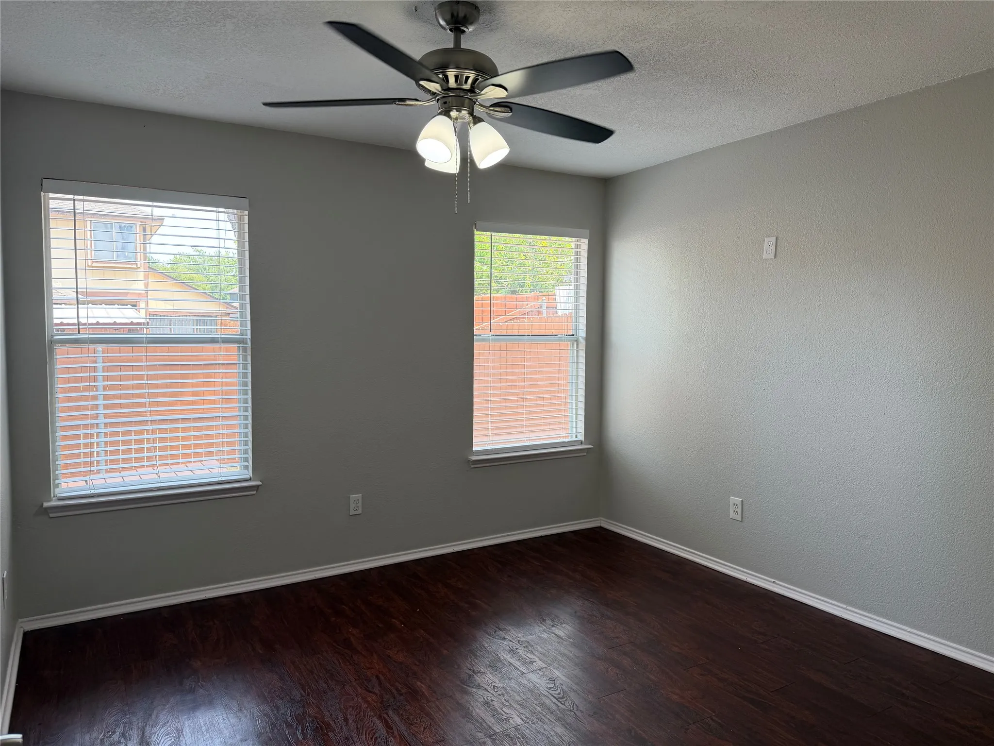 Single Family Residence For Rent in Dallas County , 10239 Blackjack Oaks Drive, Dallas, Texas 75227, 3 Bedroom, 2 Bathroom, 1 Garage spaces, 1,259 Sqft, built in 1999, mls#21349303, Real Estate Agent in Dallas, Homes For Rent in Dallas county, Homes For Rent in Dallas, Realtor in Dallas Texas, Real Estate Brokerage Independent Realty Texas, Luminita Cordes Realtor