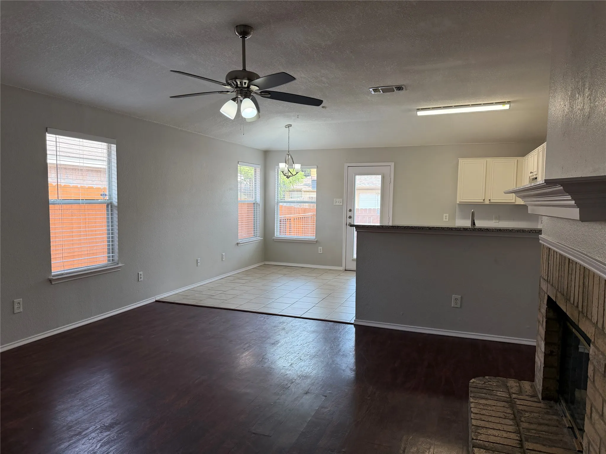 Single Family Residence For Rent in Dallas County , 10239 Blackjack Oaks Drive, Dallas, Texas 75227, 3 Bedroom, 2 Bathroom, 1 Garage spaces, 1,259 Sqft, built in 1999, mls#21349303, Real Estate Agent in Dallas, Homes For Rent in Dallas county, Homes For Rent in Dallas, Realtor in Dallas Texas, Real Estate Brokerage Independent Realty Texas, Luminita Cordes Realtor