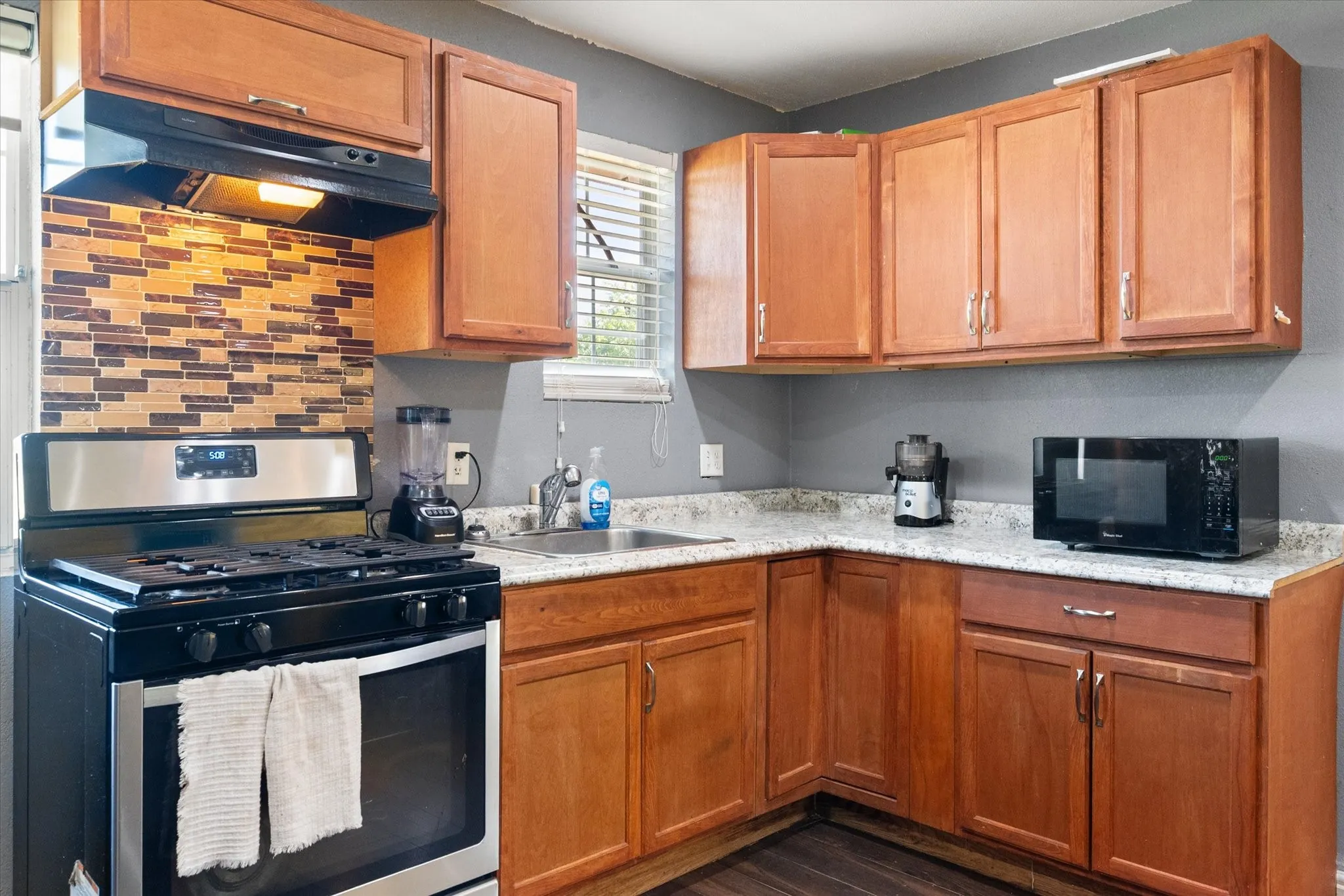 Single Family Residence For Sale in Navarro County , 8057 Wilson Ranch Road, Barry, Texas 75102, 2 Bedroom, 1 Bathroom, 1 Garage spaces, 1,066 Sqft, built in 2018, mls#21347180, Real Estate Agent in Barry, Homes For Sale in Navarro county, Homes For Sale in Barry, Realtor in Barry Texas, Real Estate Brokerage Independent Realty Texas, Luminita Cordes Realtor