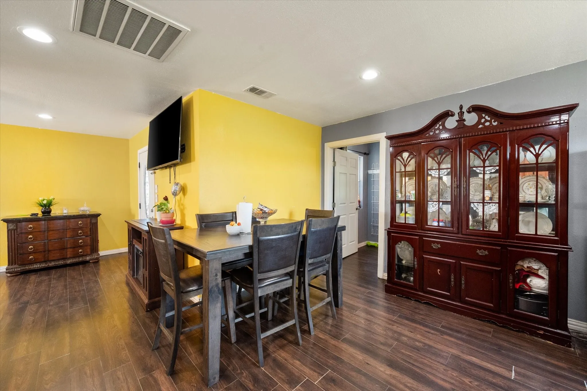 Single Family Residence For Sale in Navarro County , 8057 Wilson Ranch Road, Barry, Texas 75102, 2 Bedroom, 1 Bathroom, 1 Garage spaces, 1,066 Sqft, built in 2018, mls#21347180, Real Estate Agent in Barry, Homes For Sale in Navarro county, Homes For Sale in Barry, Realtor in Barry Texas, Real Estate Brokerage Independent Realty Texas, Luminita Cordes Realtor