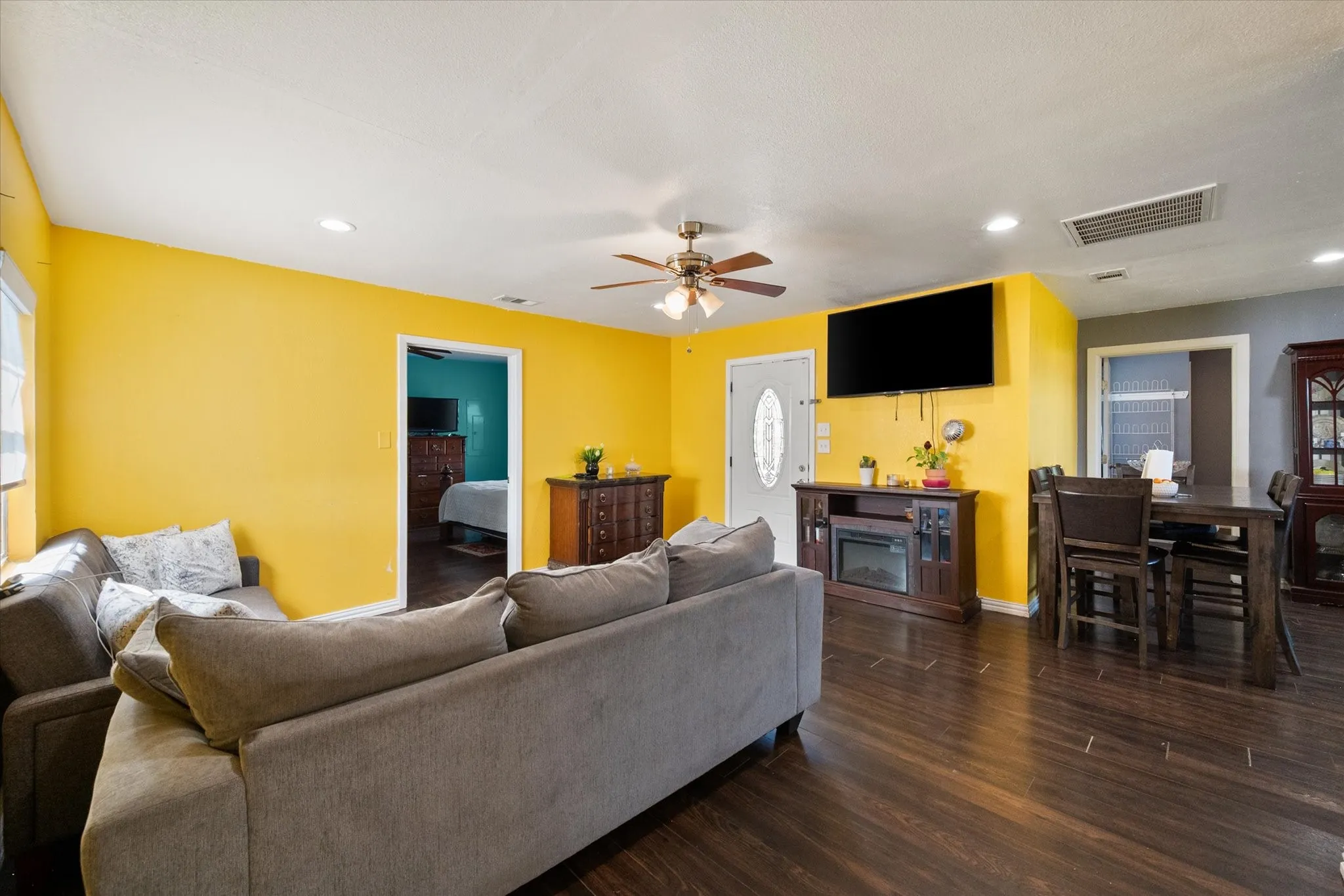 Single Family Residence For Sale in Navarro County , 8057 Wilson Ranch Road, Barry, Texas 75102, 2 Bedroom, 1 Bathroom, 1 Garage spaces, 1,066 Sqft, built in 2018, mls#21347180, Real Estate Agent in Barry, Homes For Sale in Navarro county, Homes For Sale in Barry, Realtor in Barry Texas, Real Estate Brokerage Independent Realty Texas, Luminita Cordes Realtor