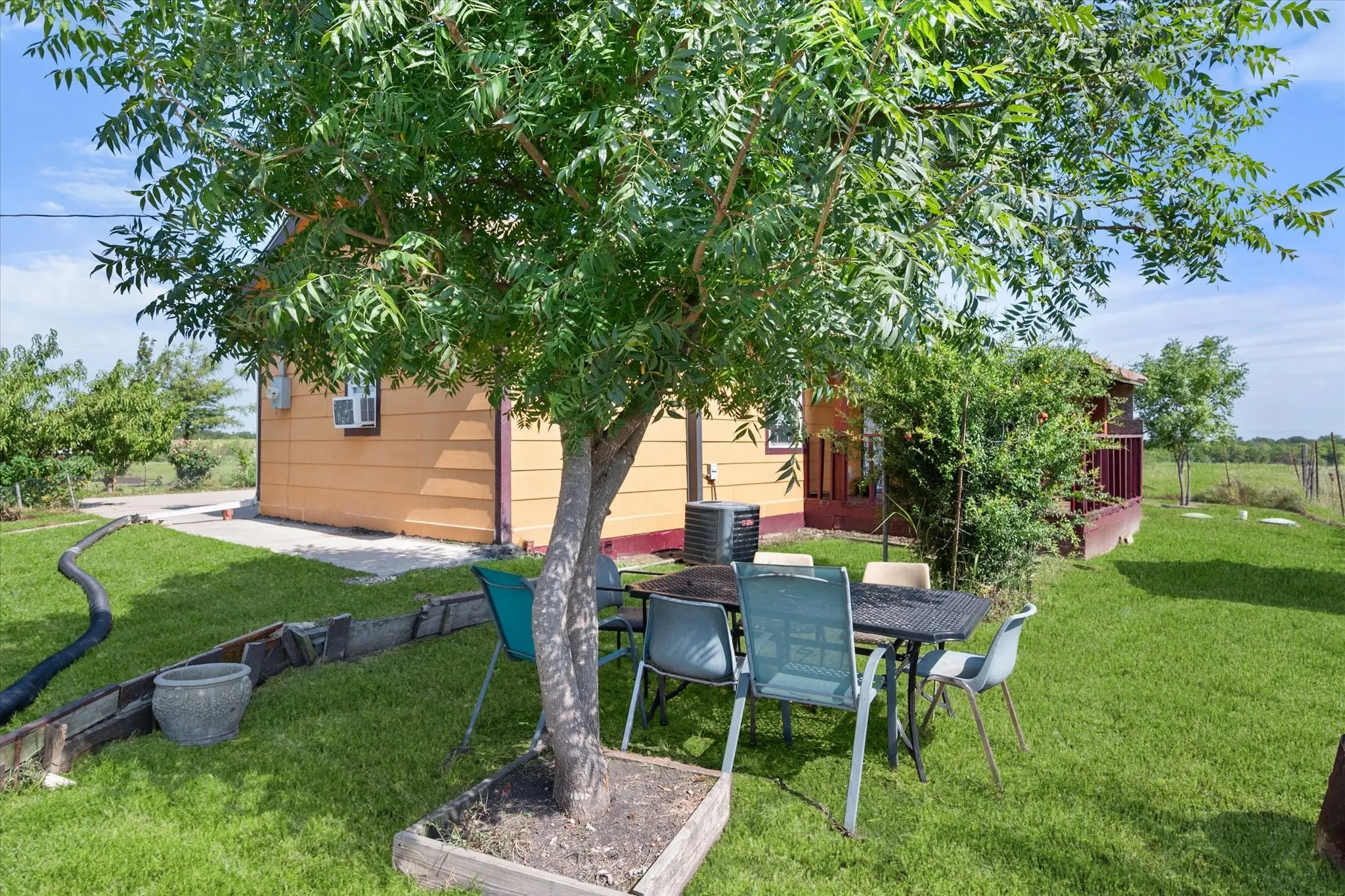 Single Family Residence For Sale in Navarro County , 8057 Wilson Ranch Road, Barry, Texas 75102, 2 Bedroom, 1 Bathroom, 1 Garage spaces, 1,066 Sqft, built in 2018, mls#21347180, Real Estate Agent in Barry, Homes For Sale in Navarro county, Homes For Sale in Barry, Realtor in Barry Texas, Real Estate Brokerage Independent Realty Texas, Luminita Cordes Realtor