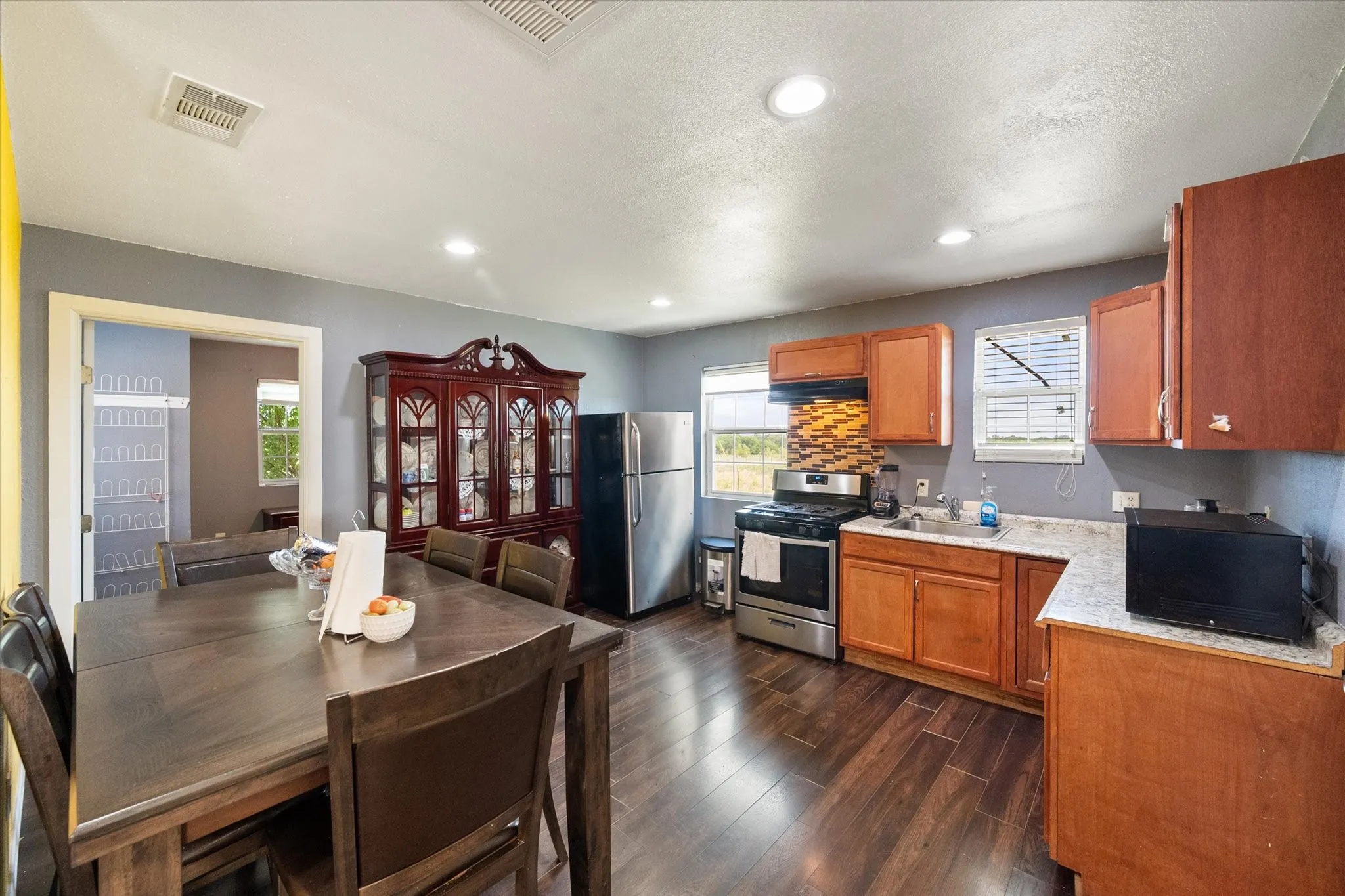 Single Family Residence For Sale in Navarro County , 8057 Wilson Ranch Road, Barry, Texas 75102, 2 Bedroom, 1 Bathroom, 1 Garage spaces, 1,066 Sqft, built in 2018, mls#21347180, Real Estate Agent in Barry, Homes For Sale in Navarro county, Homes For Sale in Barry, Realtor in Barry Texas, Real Estate Brokerage Independent Realty Texas, Luminita Cordes Realtor