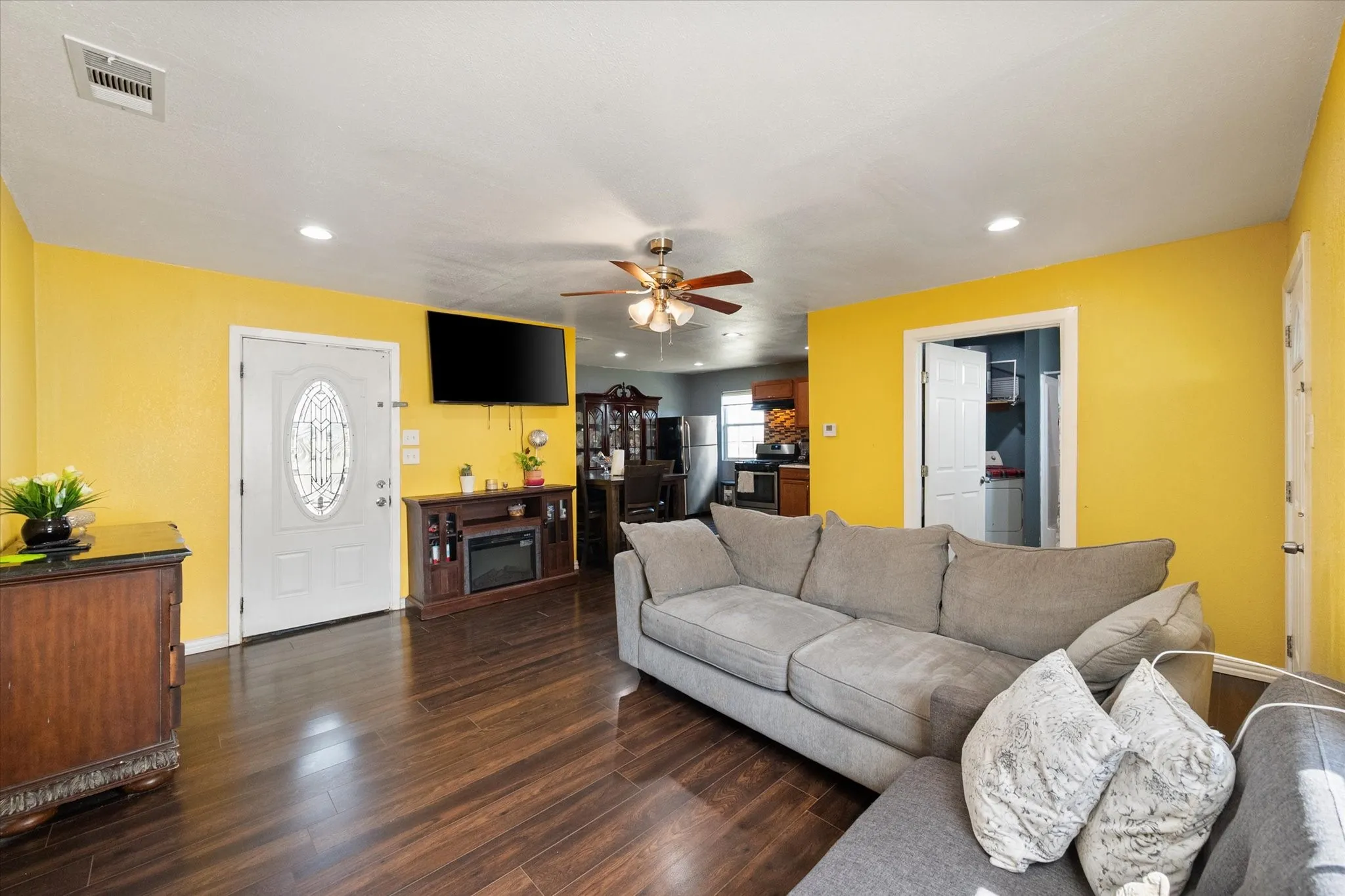 Single Family Residence For Sale in Navarro County , 8057 Wilson Ranch Road, Barry, Texas 75102, 2 Bedroom, 1 Bathroom, 1 Garage spaces, 1,066 Sqft, built in 2018, mls#21347180, Real Estate Agent in Barry, Homes For Sale in Navarro county, Homes For Sale in Barry, Realtor in Barry Texas, Real Estate Brokerage Independent Realty Texas, Luminita Cordes Realtor