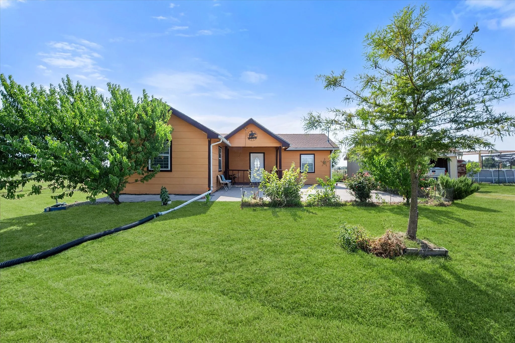 Single Family Residence For Sale in Navarro County , 8057 Wilson Ranch Road, Barry, Texas 75102, 2 Bedroom, 1 Bathroom, 1 Garage spaces, 1,066 Sqft, built in 2018, mls#21347180, Real Estate Agent in Barry, Homes For Sale in Navarro county, Homes For Sale in Barry, Realtor in Barry Texas, Real Estate Brokerage Independent Realty Texas, Luminita Cordes Realtor