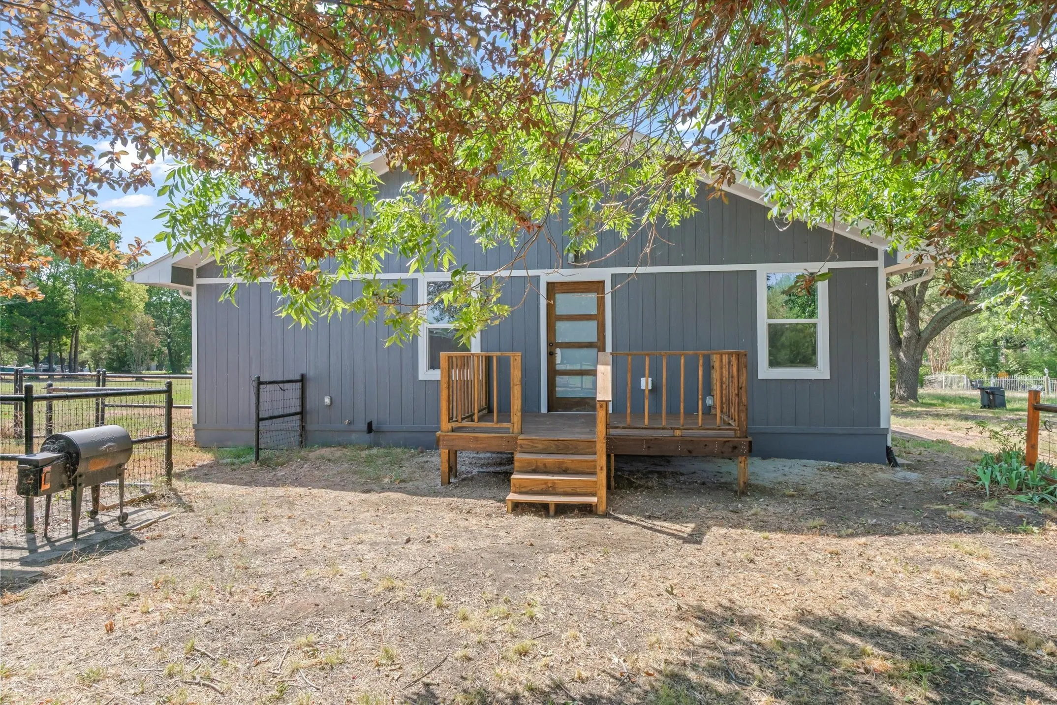 Single Family Residence For Sale in Rains County , 213 Club Circle, East Tawakoni, Texas 75472, 3 Bedroom, 2 Bathroom, Garage spaces, 1,904 Sqft, built in 1998, mls#21342886, Real Estate Agent in East Tawakoni, Homes For Sale in Rains county, Homes For Sale in East Tawakoni, Realtor in East Tawakoni Texas, Real Estate Brokerage Independent Realty Texas, Luminita Cordes Realtor