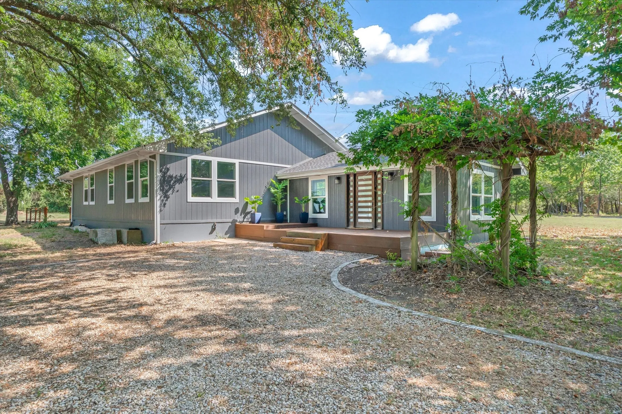 Single Family Residence For Sale in Rains County , 213 Club Circle, East Tawakoni, Texas 75472, 3 Bedroom, 2 Bathroom, Garage spaces, 1,904 Sqft, built in 1998, mls#21342886, Real Estate Agent in East Tawakoni, Homes For Sale in Rains county, Homes For Sale in East Tawakoni, Realtor in East Tawakoni Texas, Real Estate Brokerage Independent Realty Texas, Luminita Cordes Realtor