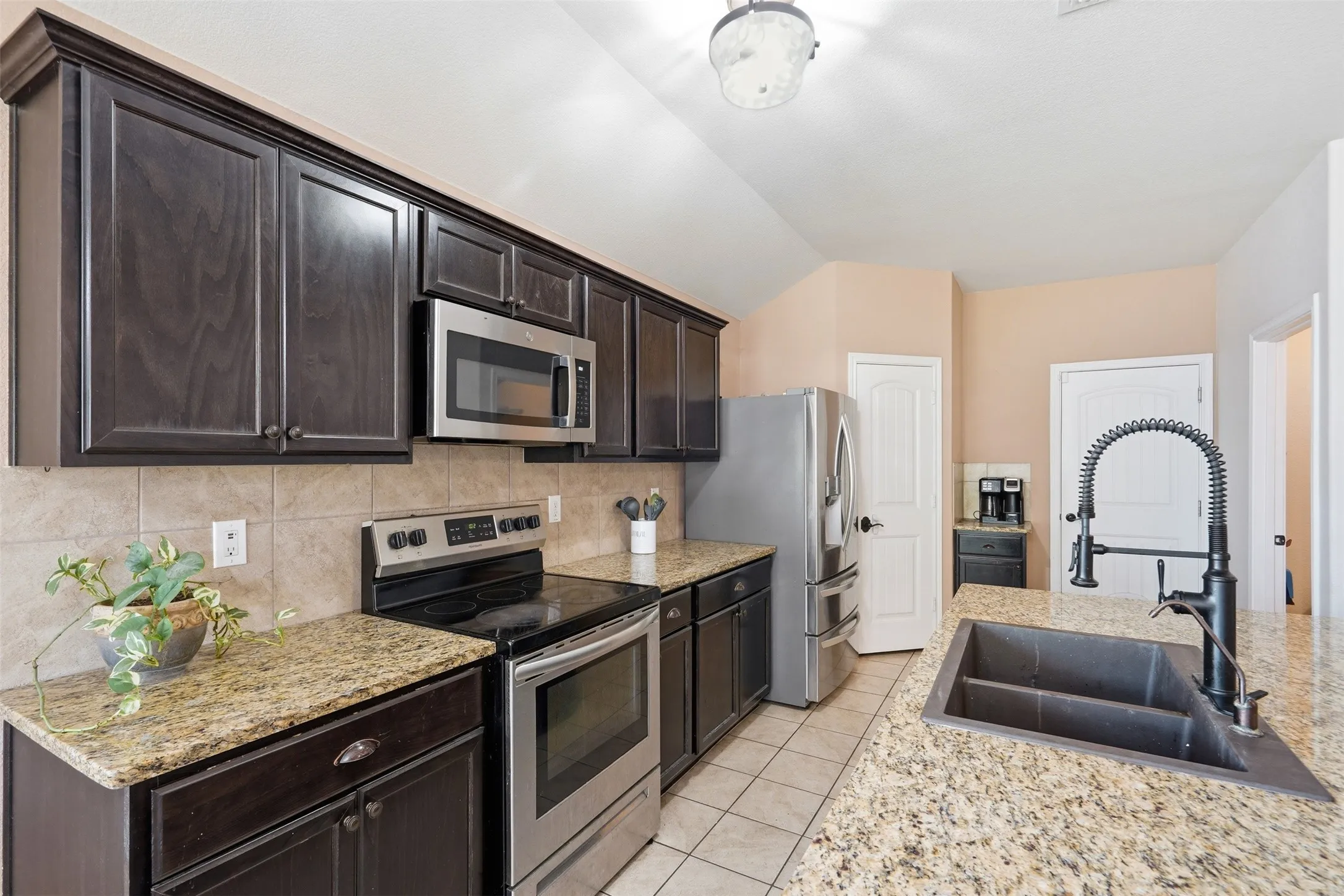Single Family Residence For Sale in Tarrant County , 1124 Autumnwood Drive, Azle, Texas 76020, 4 Bedroom, 2 Bathroom, 2 Garage spaces, 1,772 Sqft, built in 2017, mls#21349305, Real Estate Agent in Azle, Homes For Sale in Tarrant county, Homes For Sale in Azle, Realtor in Azle Texas, Real Estate Brokerage Independent Realty Texas, Luminita Cordes Realtor